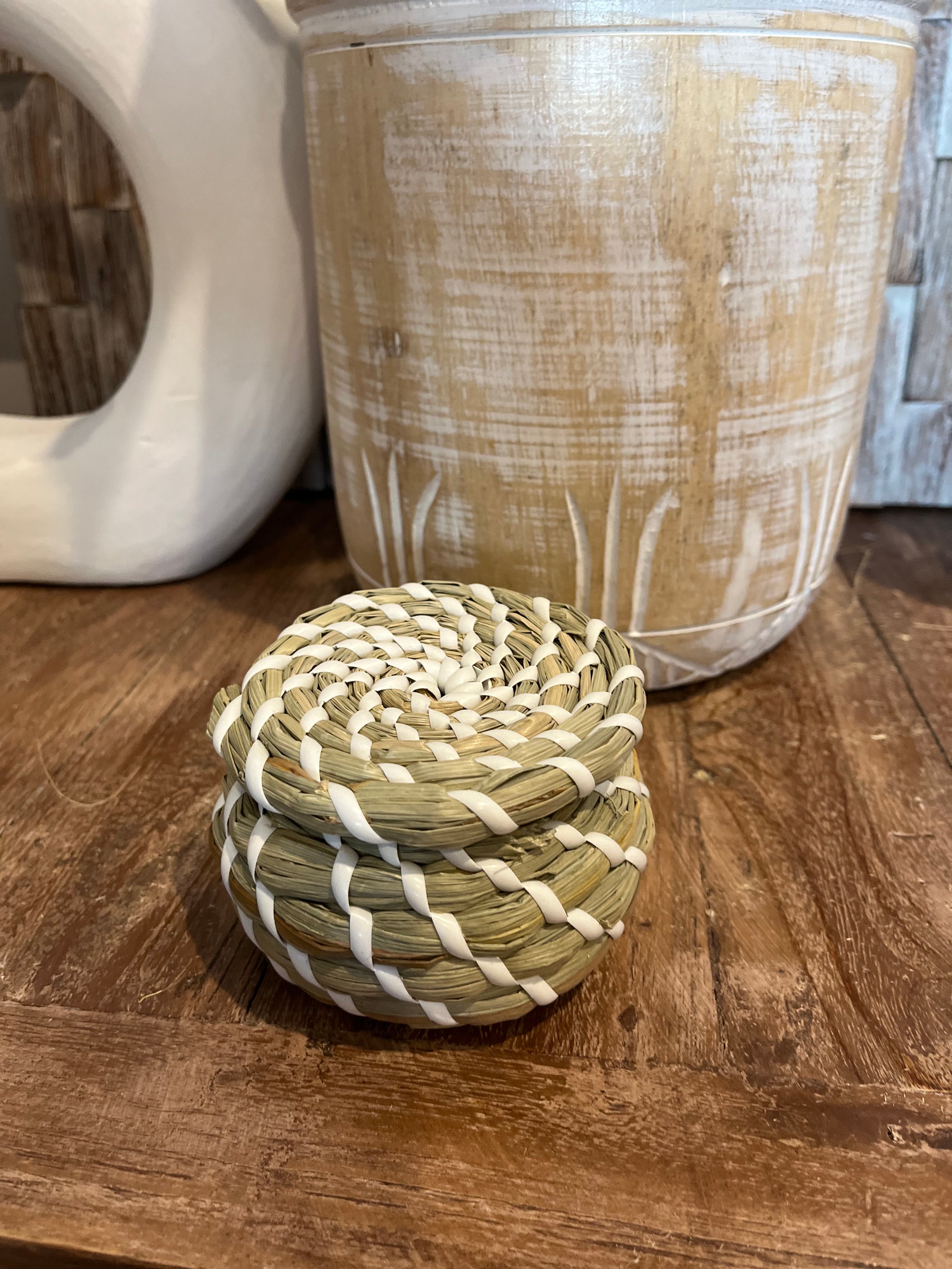 Woven container with lid. S - Bali Beach Beyond