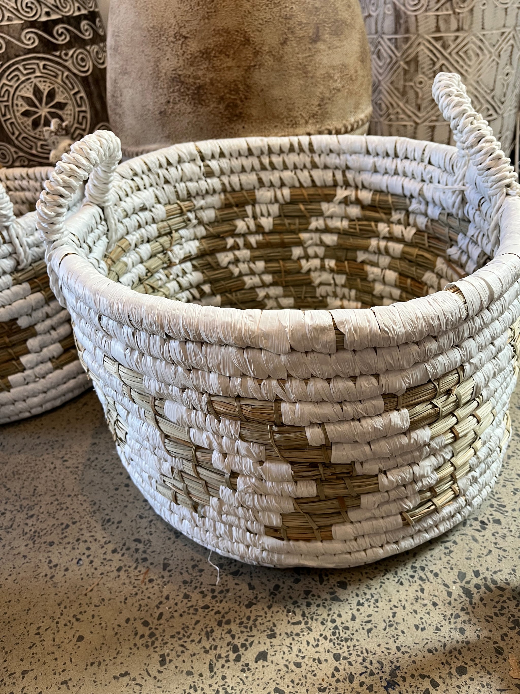 Woven basket with white / natural L - Bali Beach Beyond