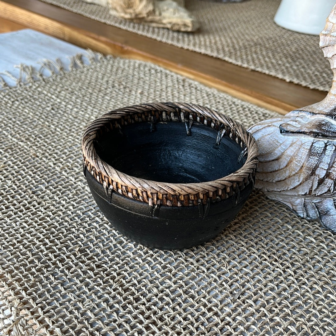 Black bowl with decorative trim S - Bali Beach Beyond