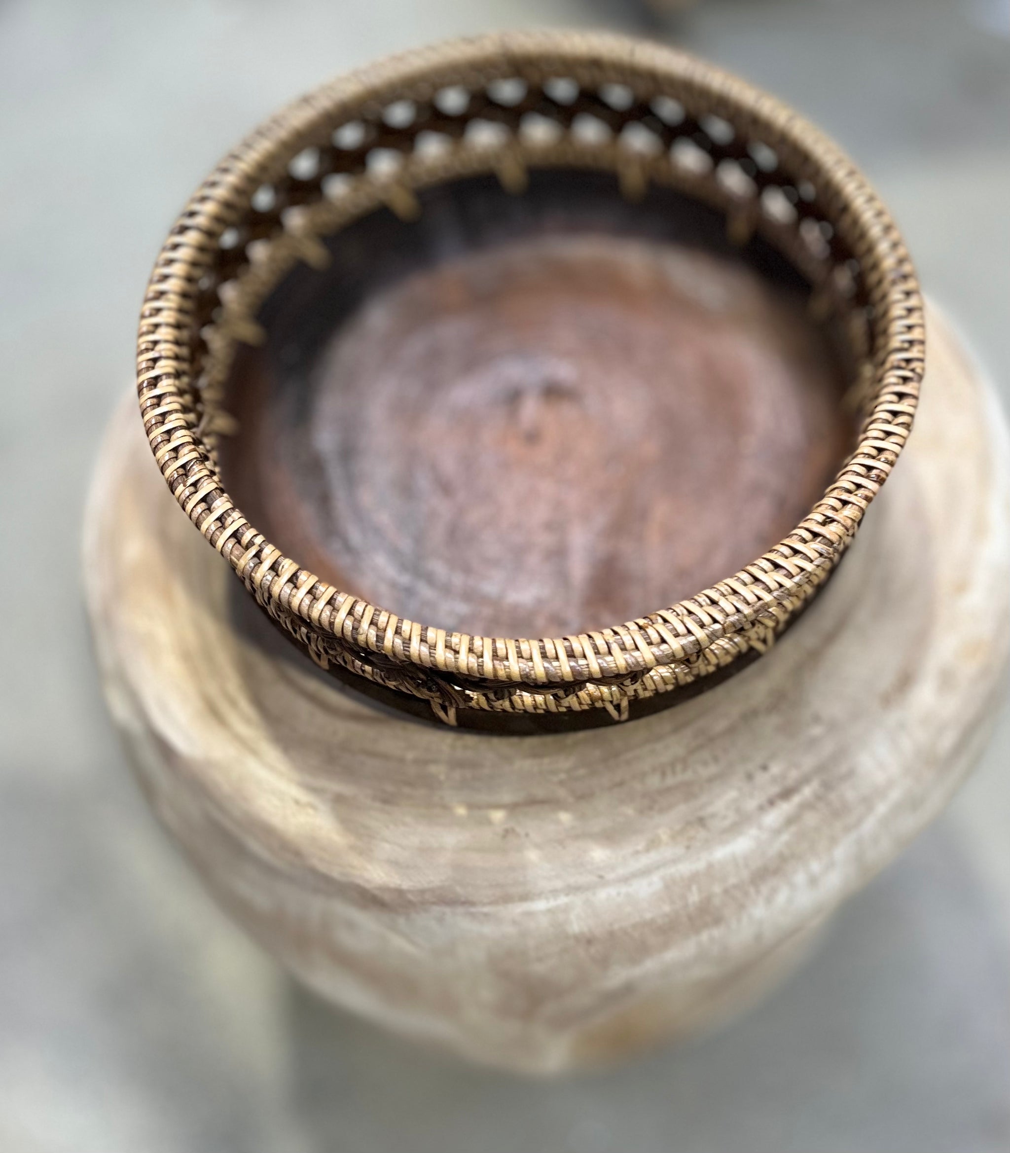 Brown bowl with decorative trim M