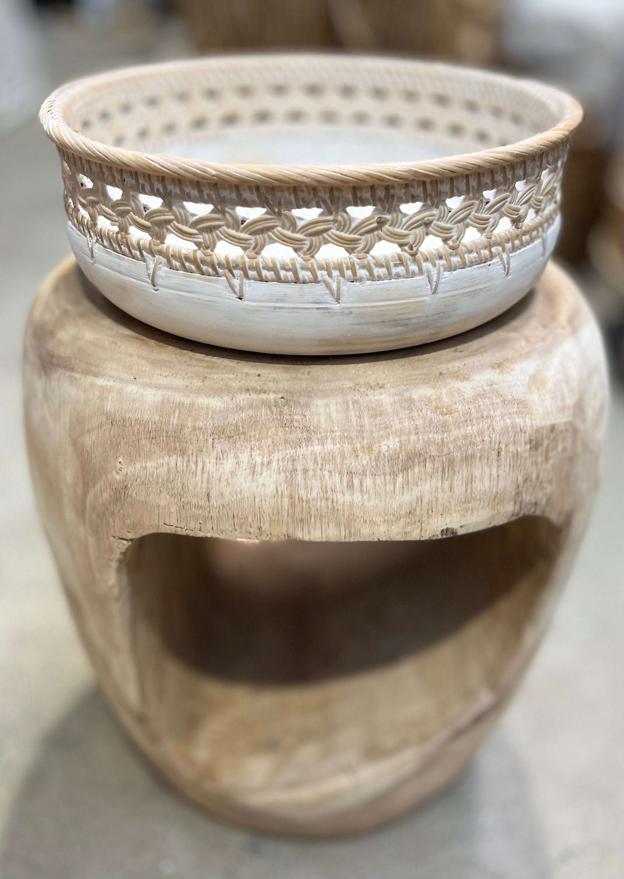 Set 3 white bowls with decorative trim
