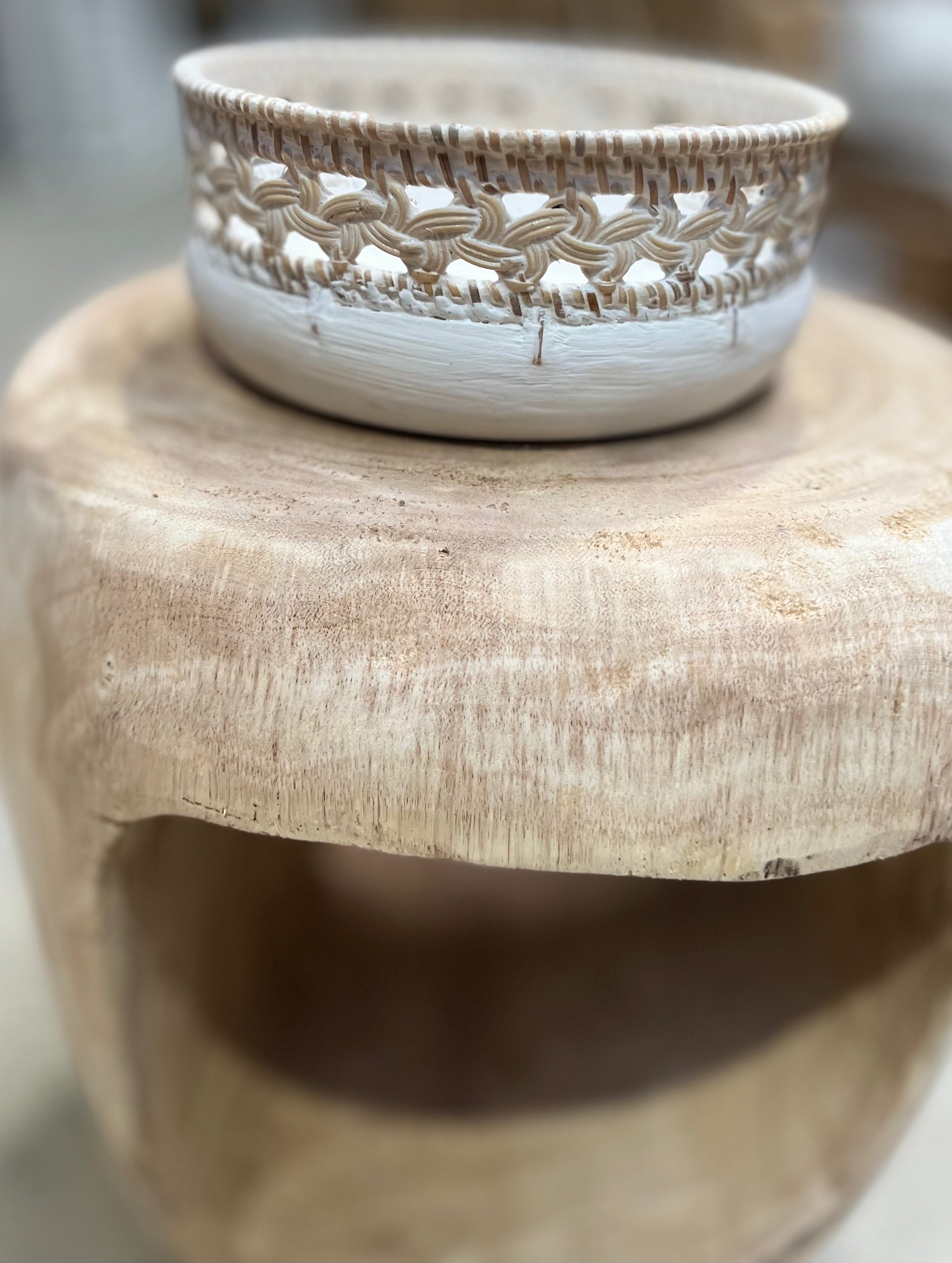 Set 3 white bowls with decorative trim