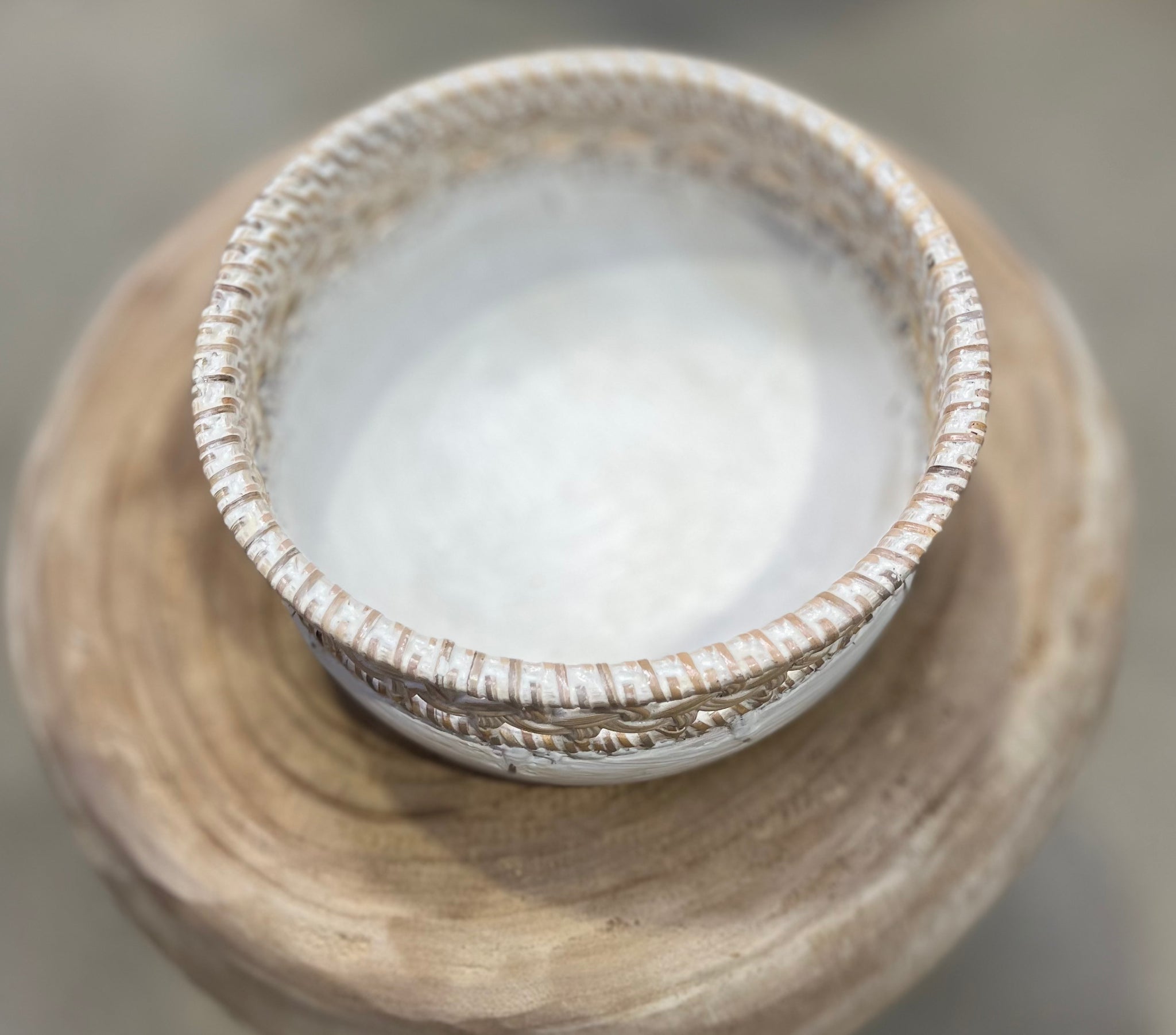 Set 3 white bowls with decorative trim