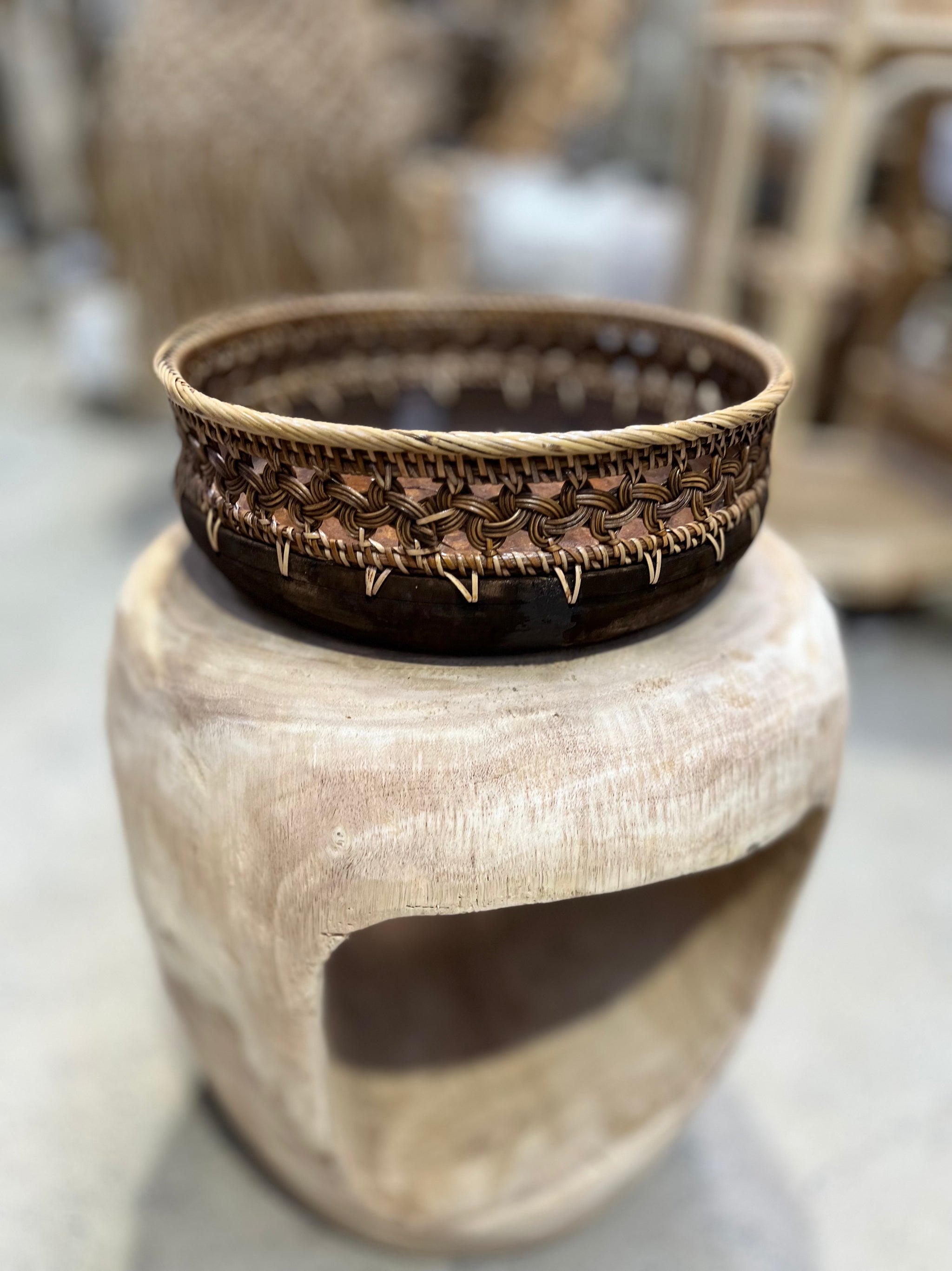 Brown bowl with decorative trim L - Bali Beach Beyond