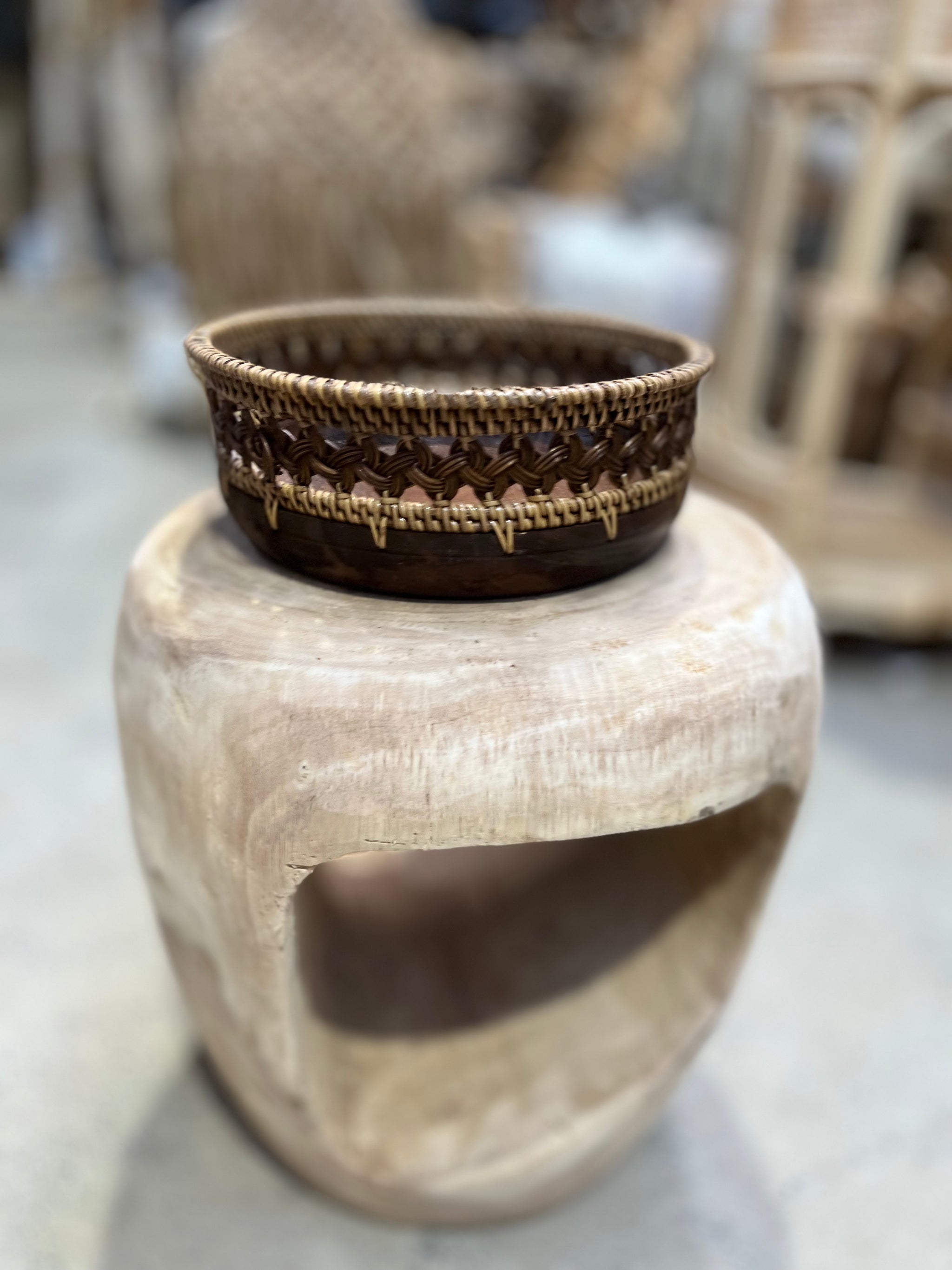 Brown bowl with decorative trim M