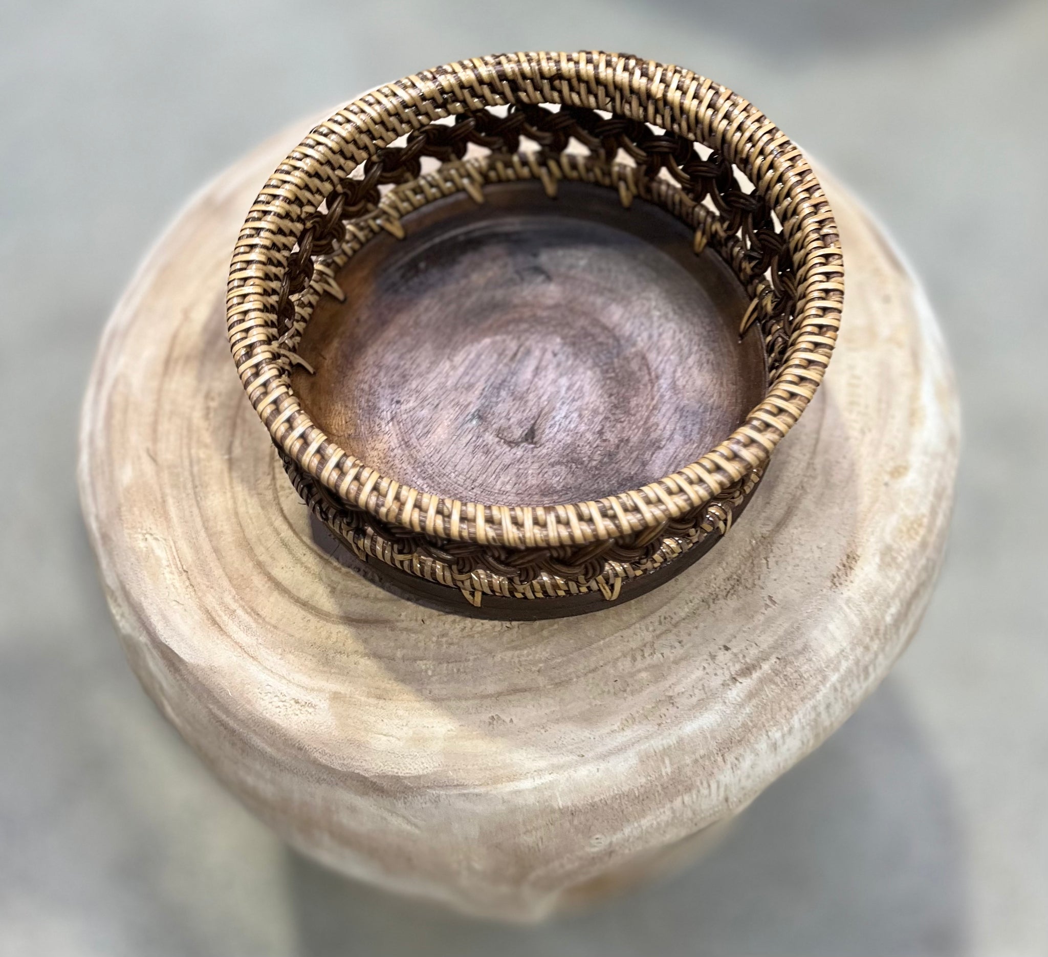 Brown bowl with decorative trim S - Bali Beach Beyond