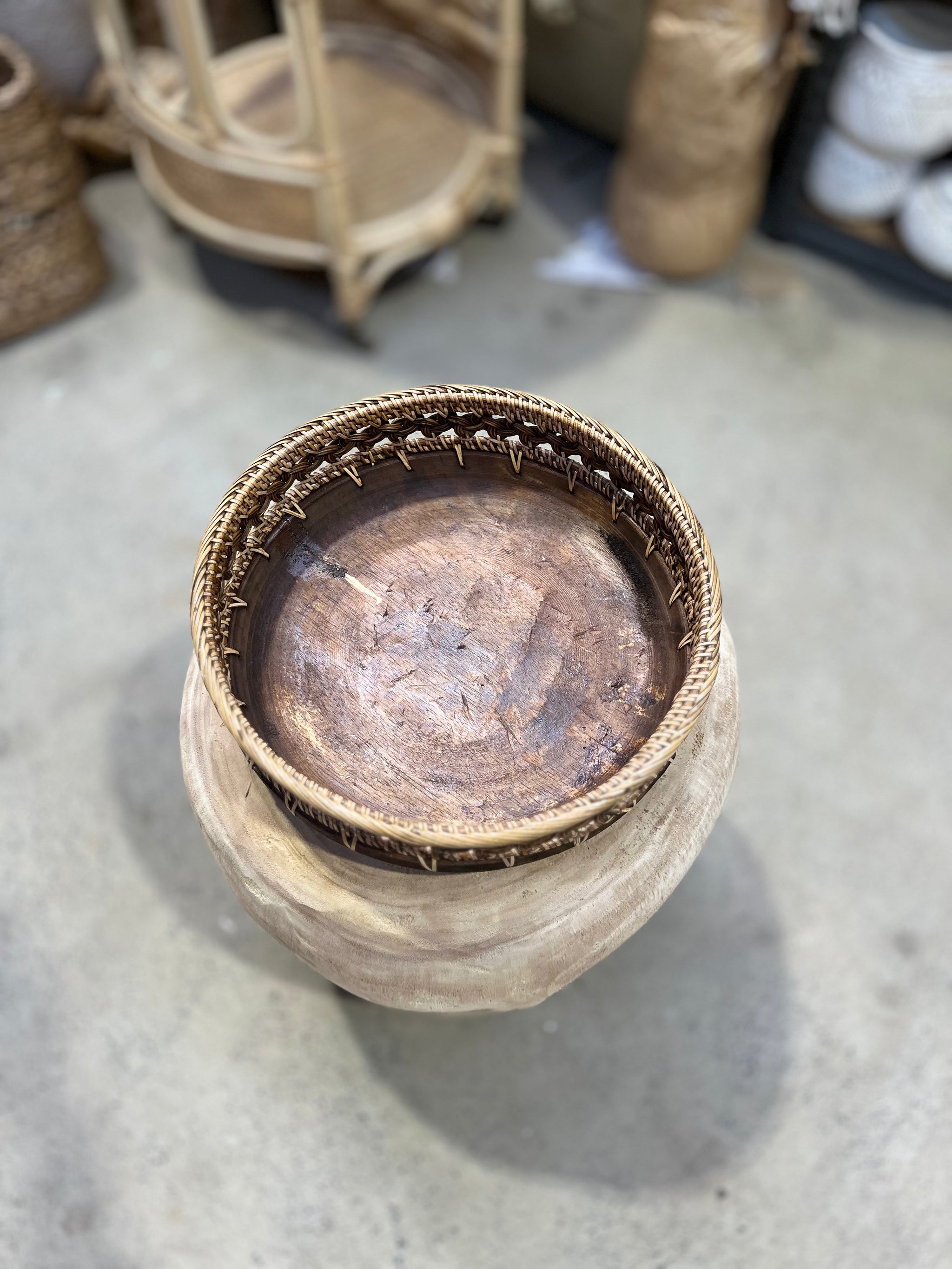 Brown bowl with decorative trim L - Bali Beach Beyond