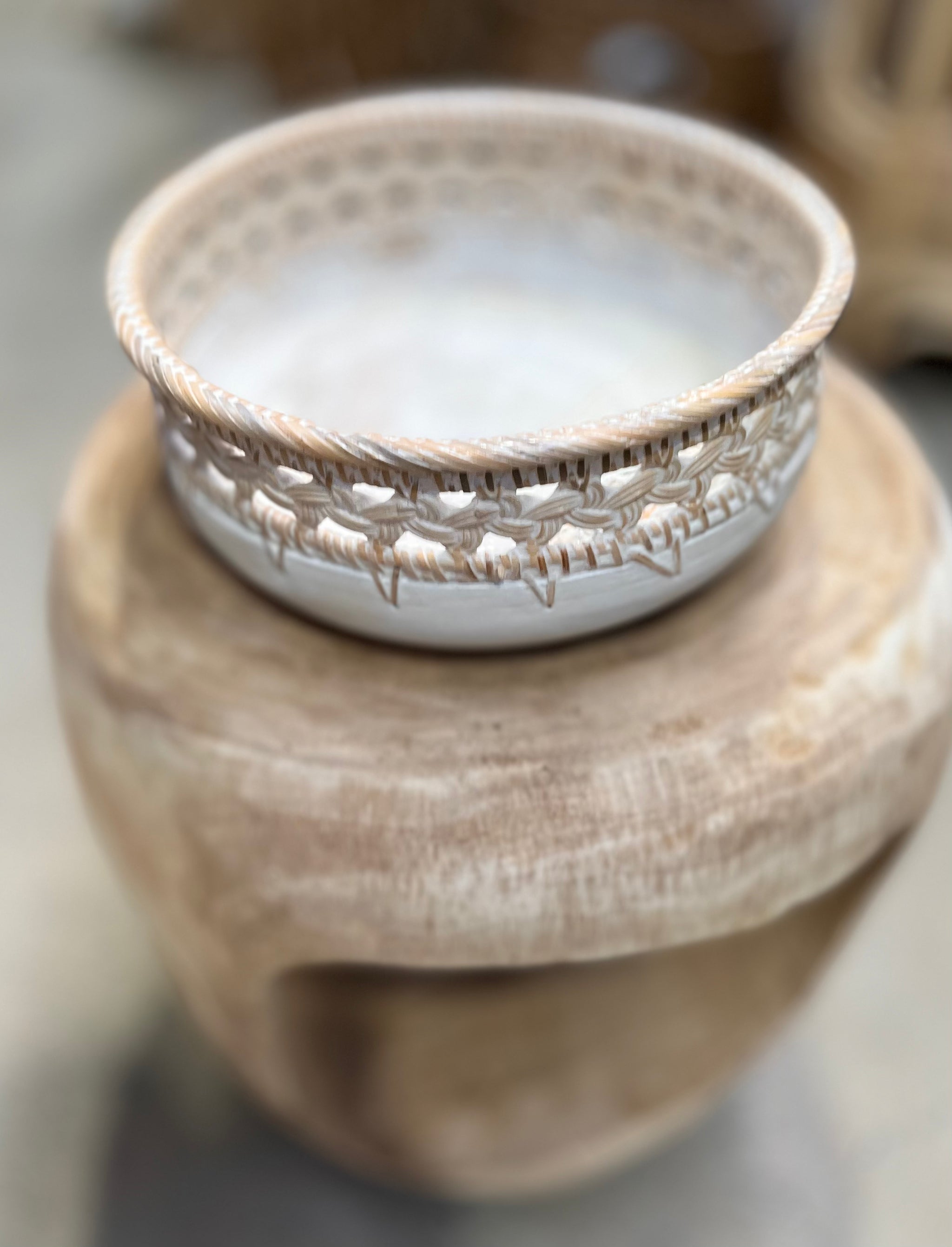 Set 3 white bowls with decorative trim