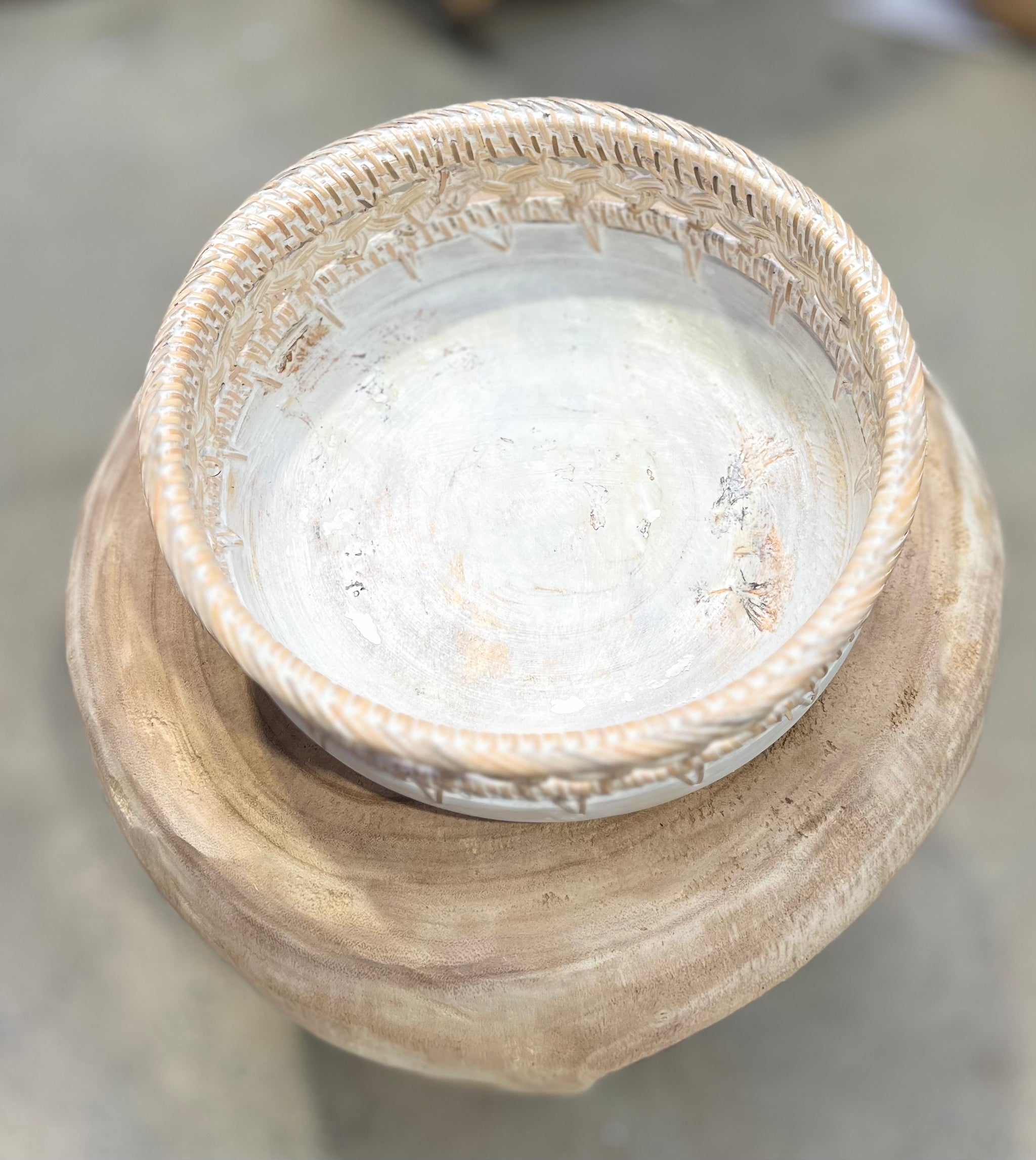 Set 3 white bowls with decorative trim