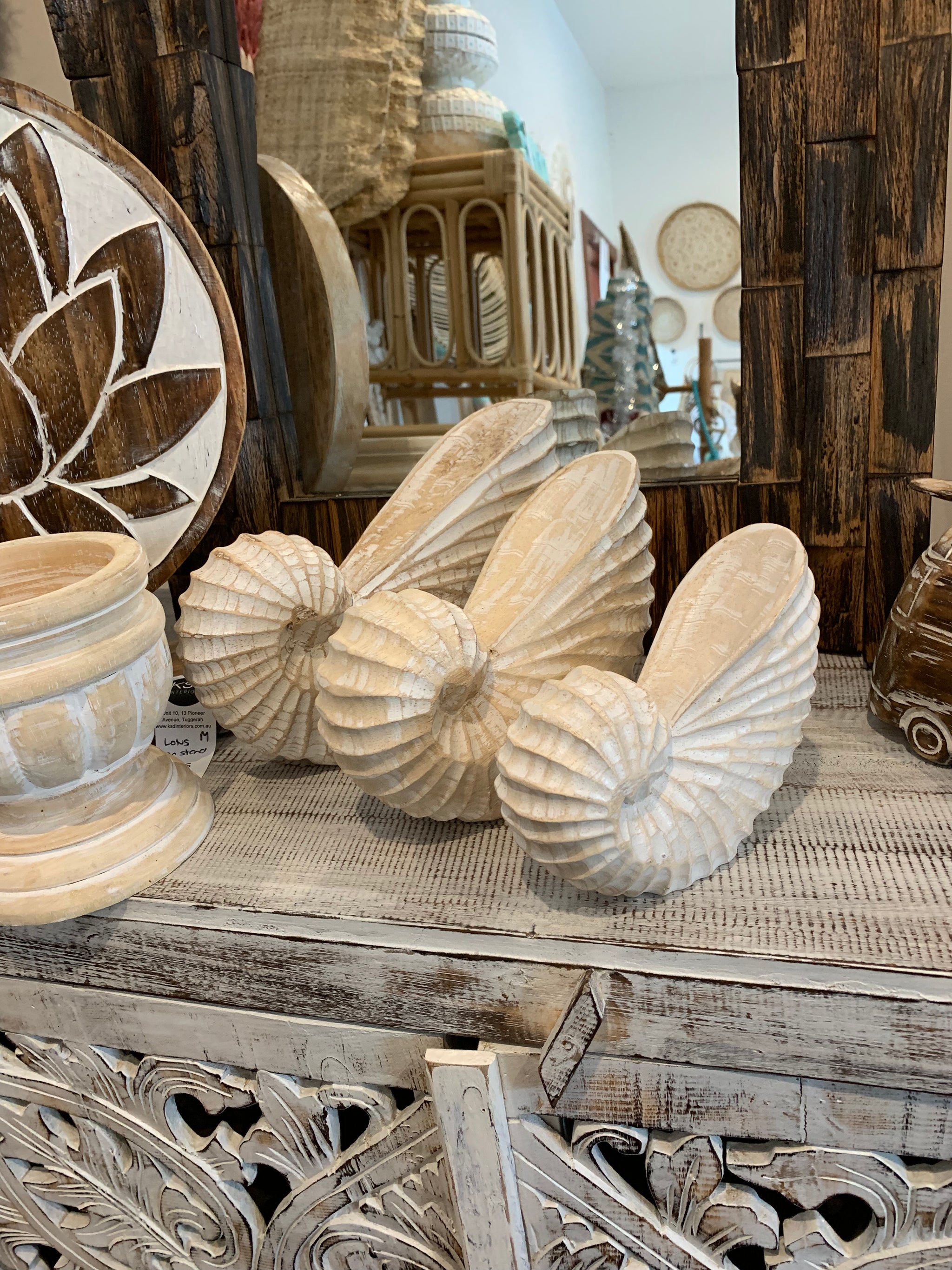Carved timber shells. Set 3. Natural.