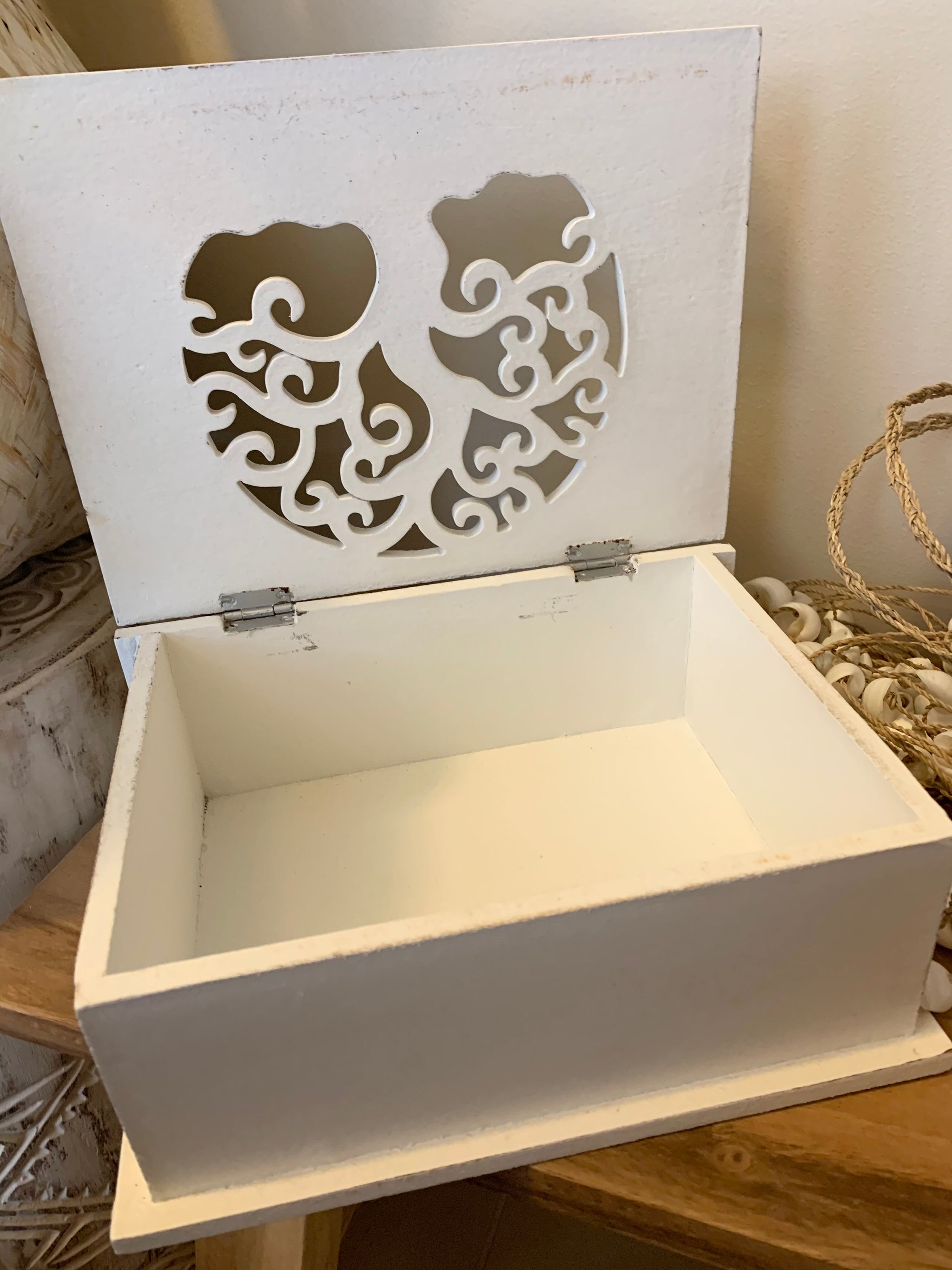 Carved tree of life white box with hinged lid. Jewellery / storage. Large. 24cm w