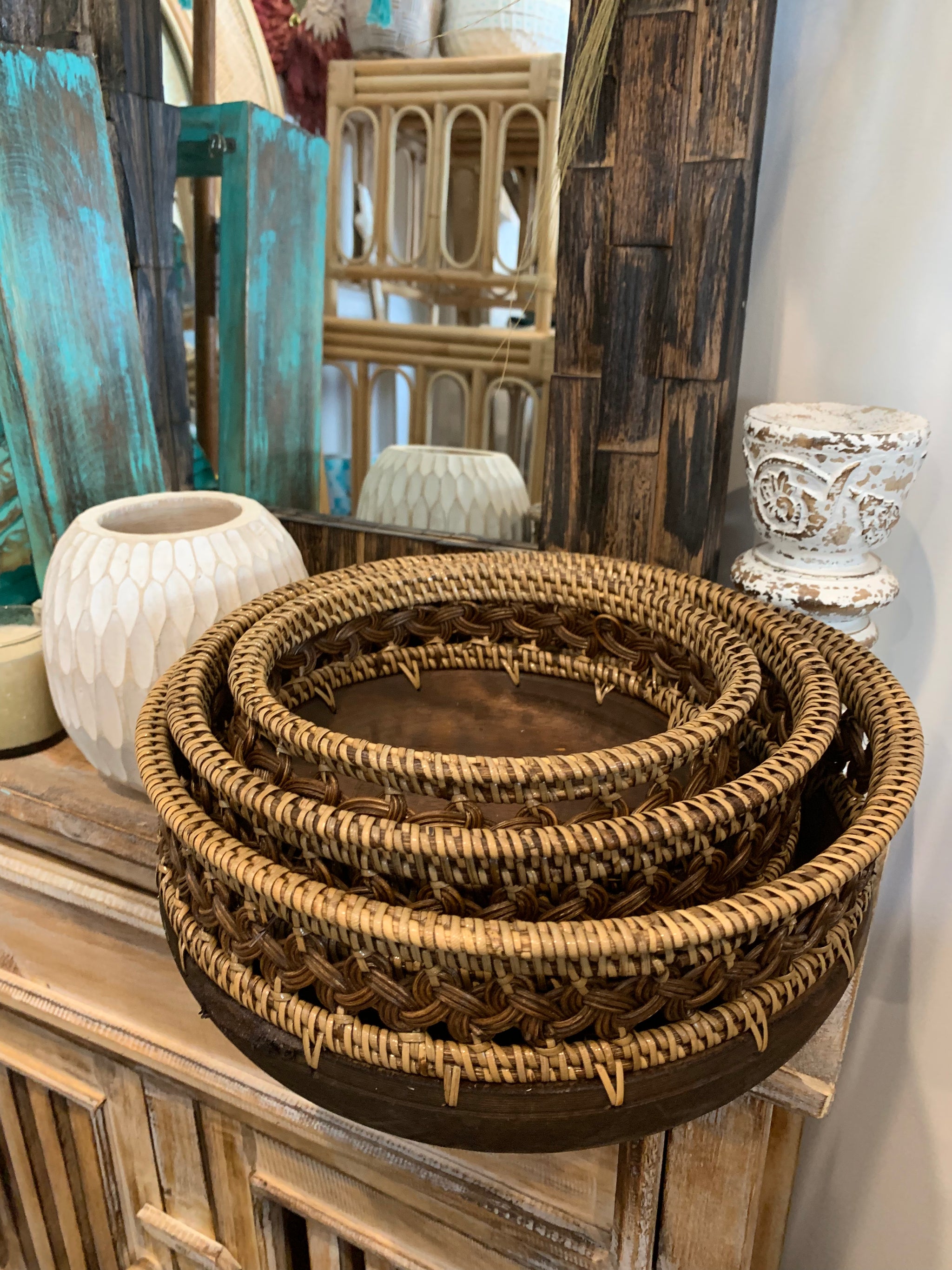 Set 3 brown bowls with decorative trim