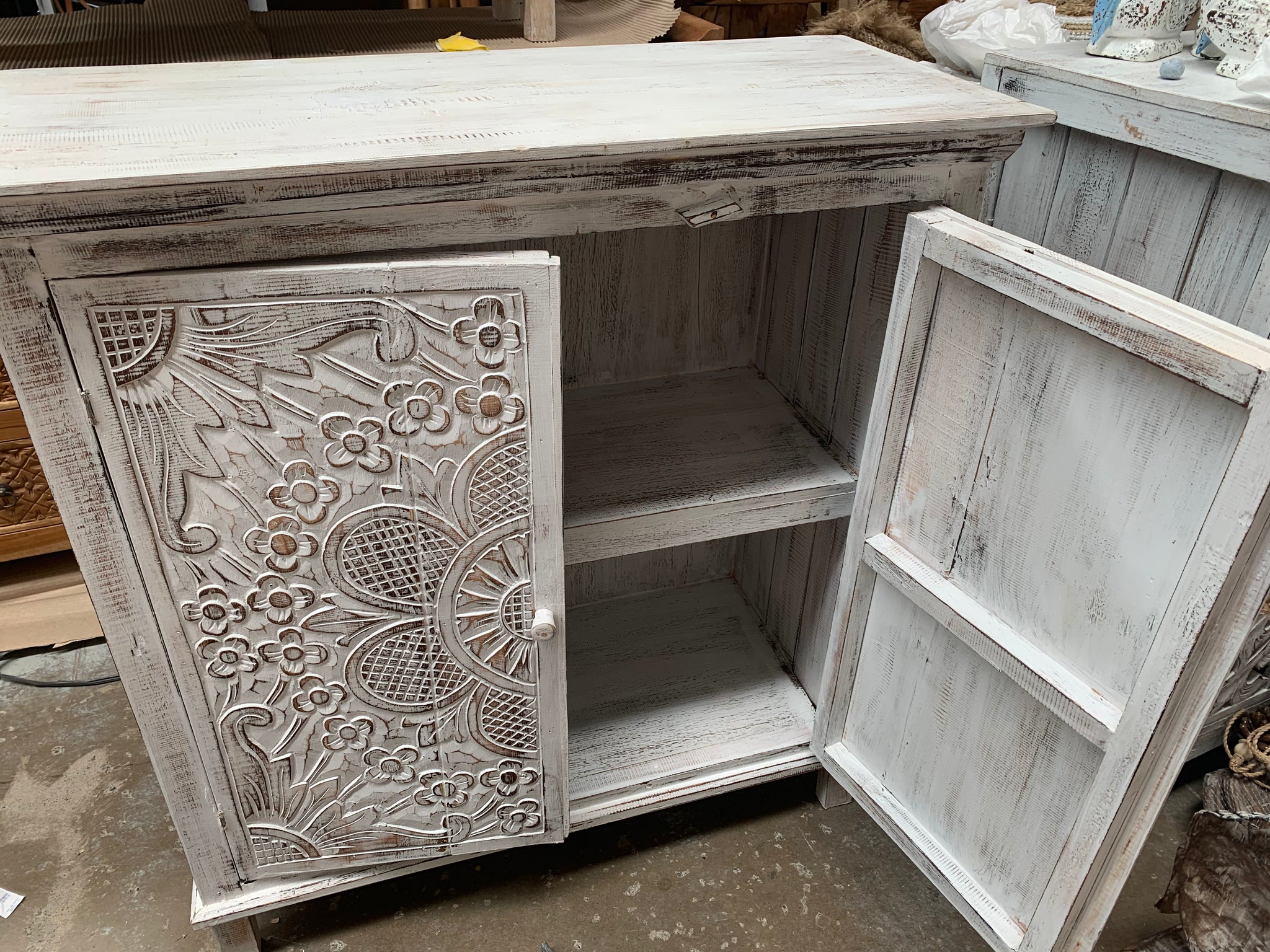 Rustic white cabinet / cupboard with 2 handcarved doors