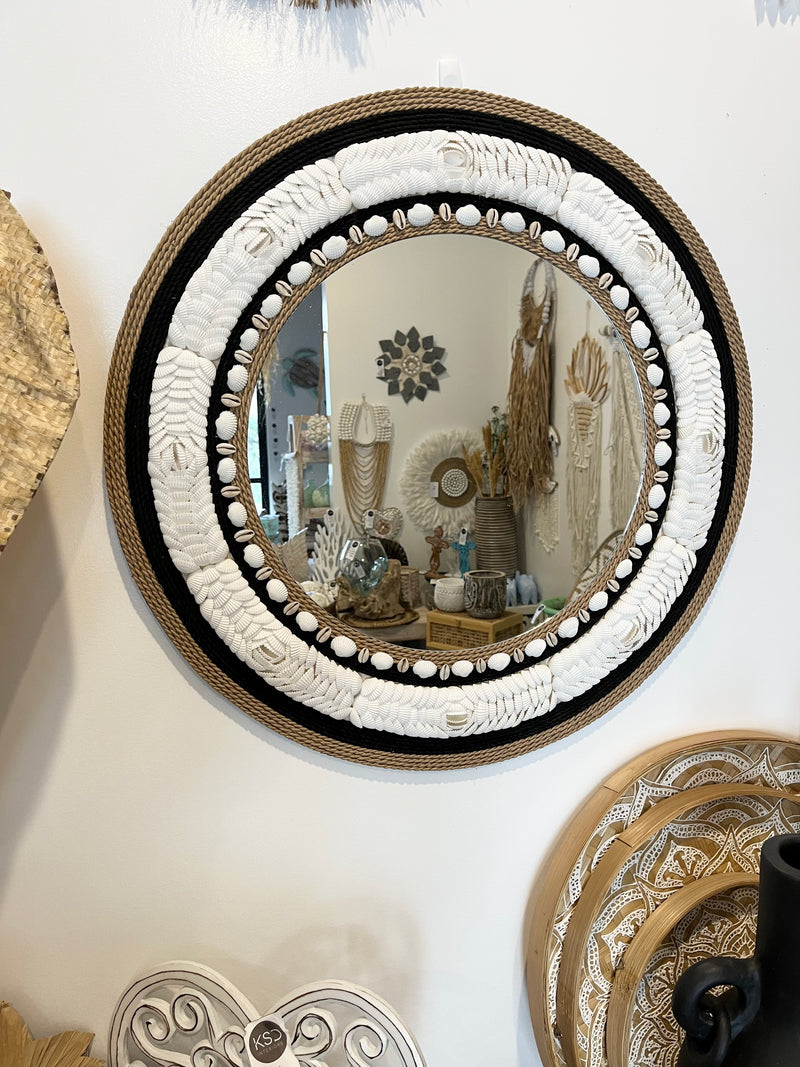 Round shell mirror with black detail