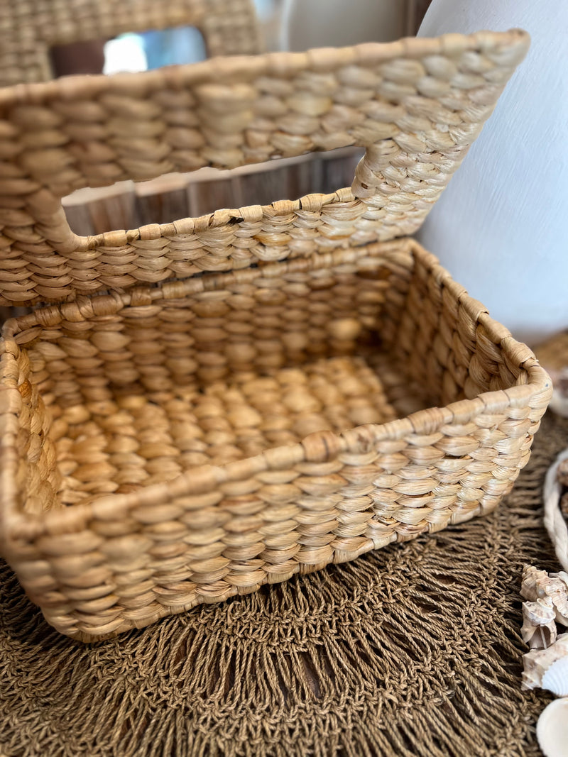 Woven natural tissue box holder