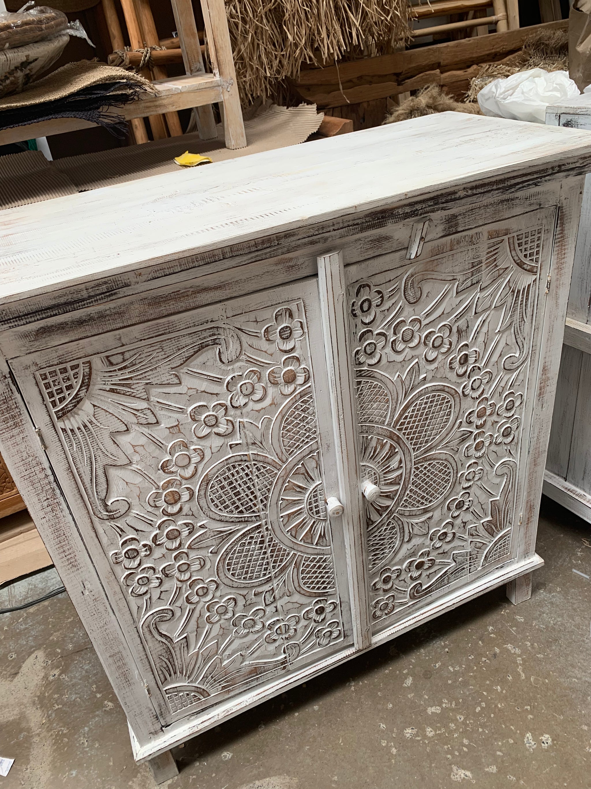 Rustic white cabinet / cupboard with 2 handcarved doors