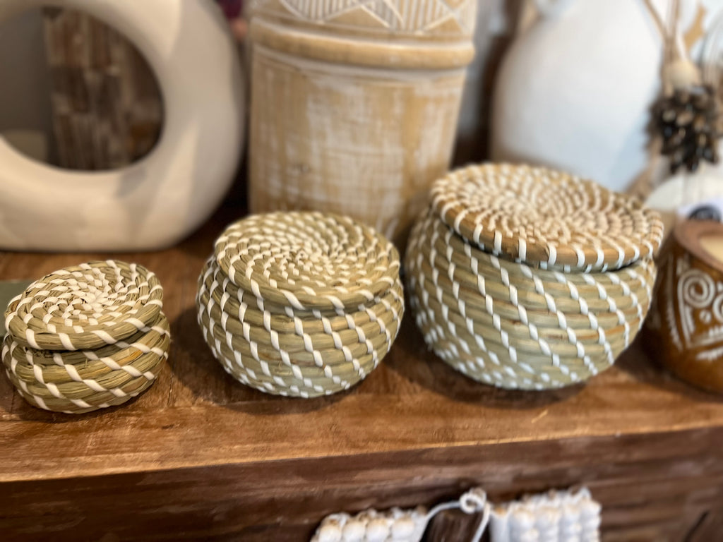 Set 3 Woven containers with lid. – Bali Beach Beyond