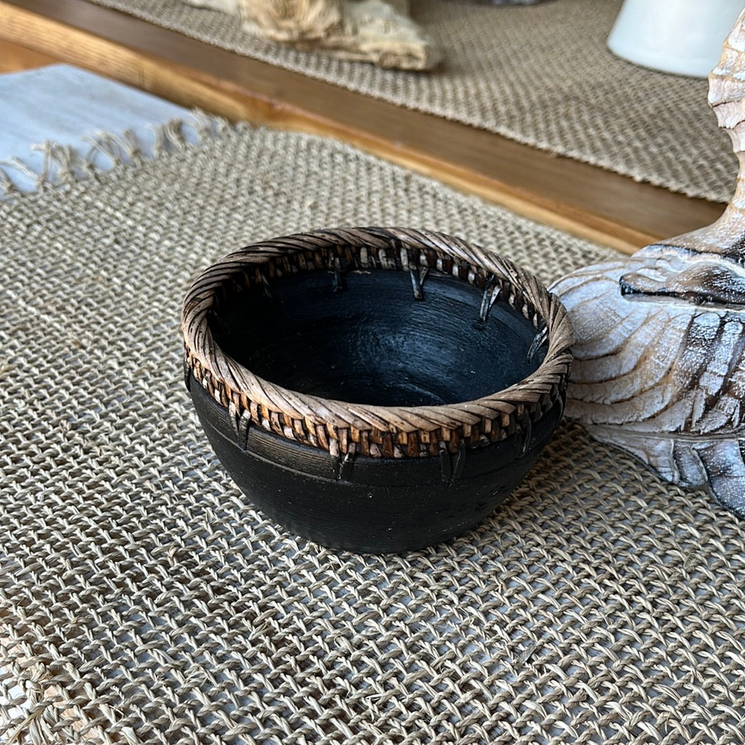 Black bowl with decorative trim  S