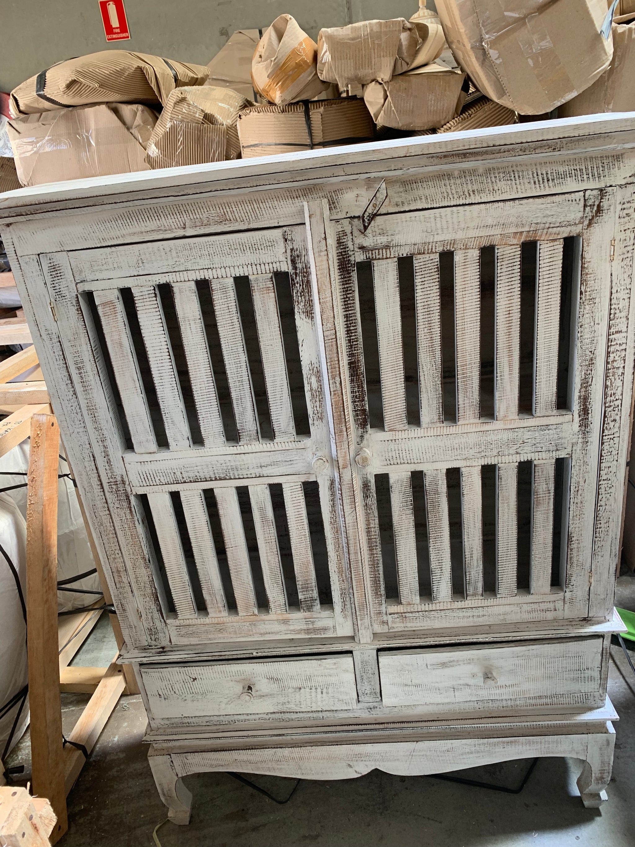 Rustic white 2 door cabinet / cupboard