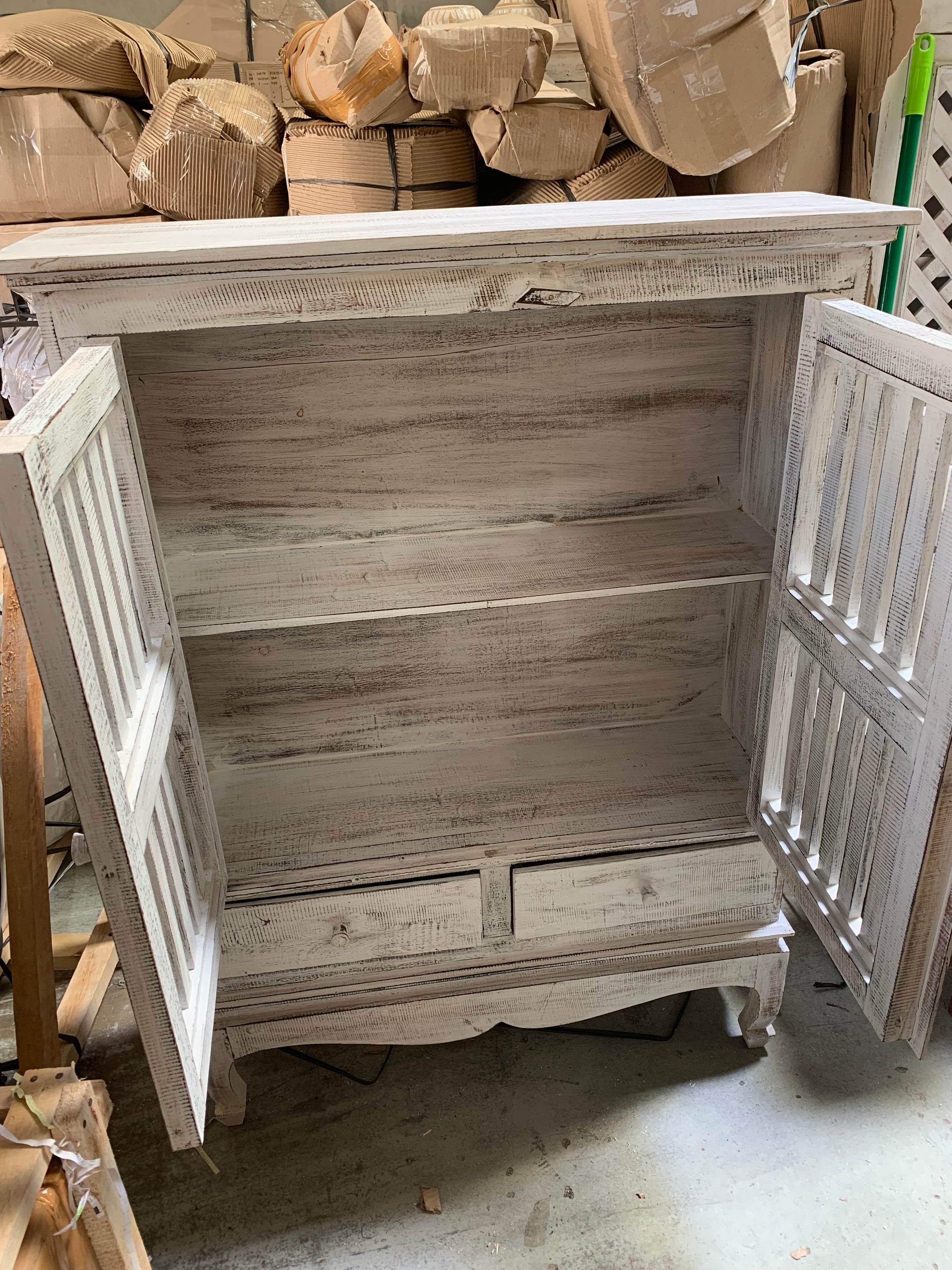 Rustic white 2 door cabinet / cupboard