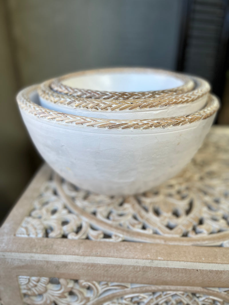 Set 3 white timber bowls with decorative trim