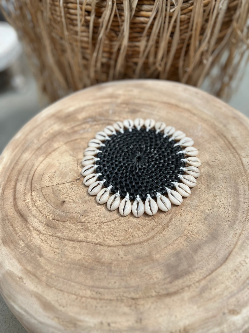 Black rattan Coaster with natural shells