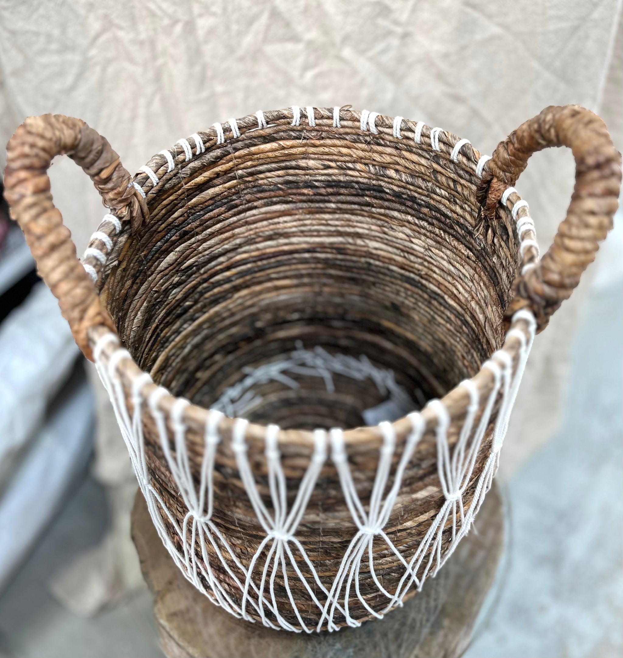 Woven basket with macrame. S. Style 2