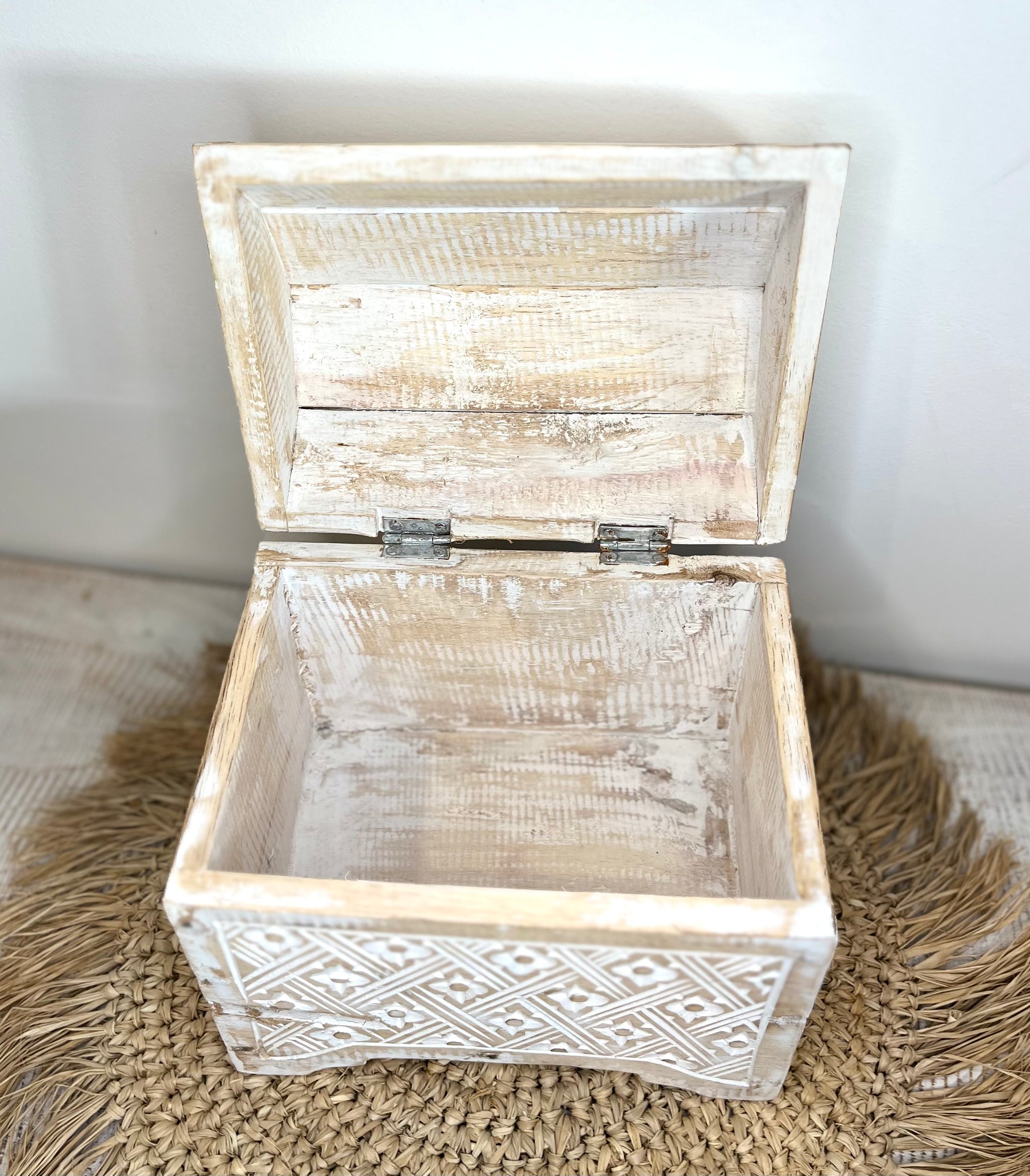 Handcarved white Wash storage box / jewellery box. Curved lid