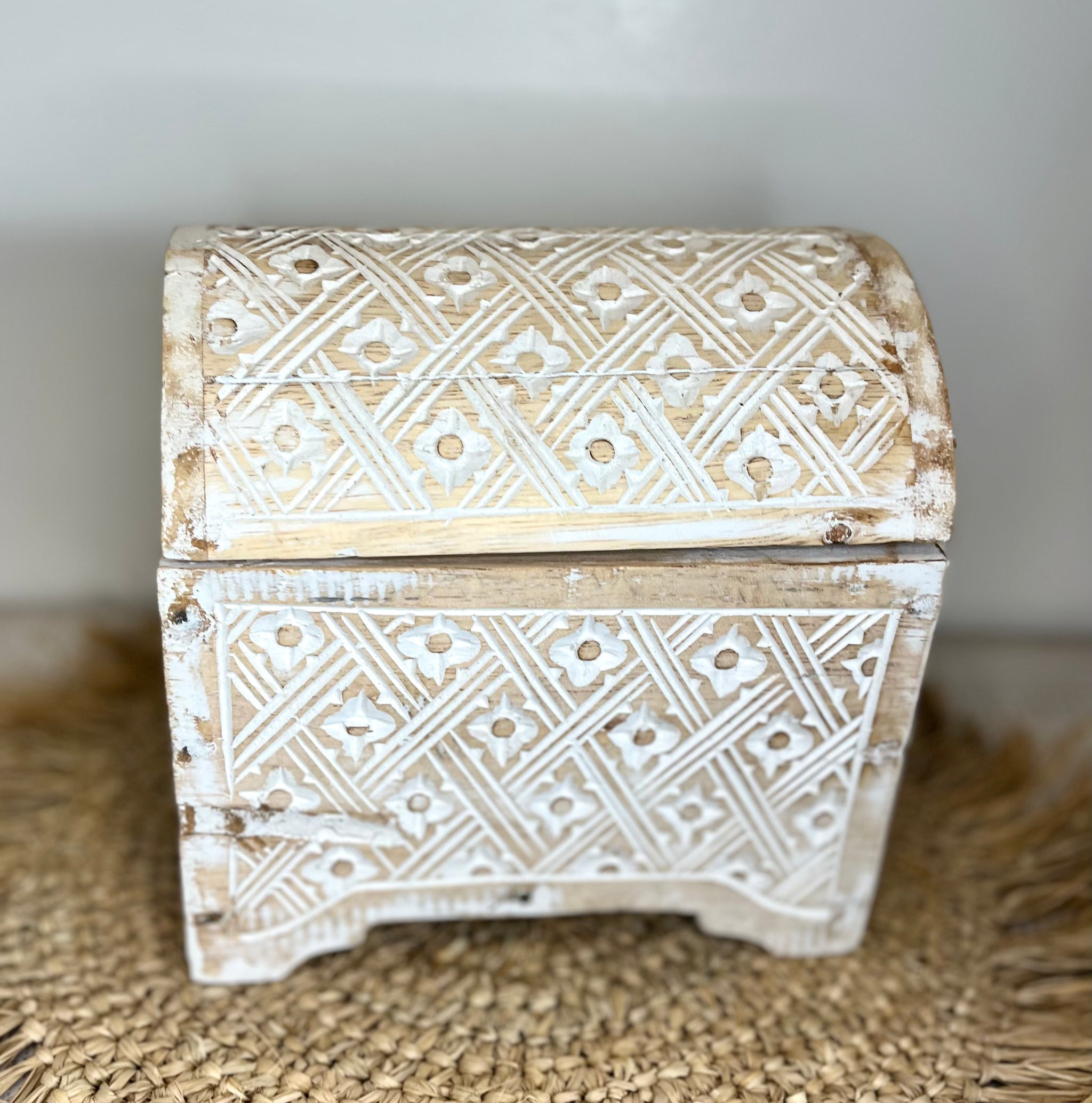 Handcarved white Wash storage box / jewellery box. Curved lid