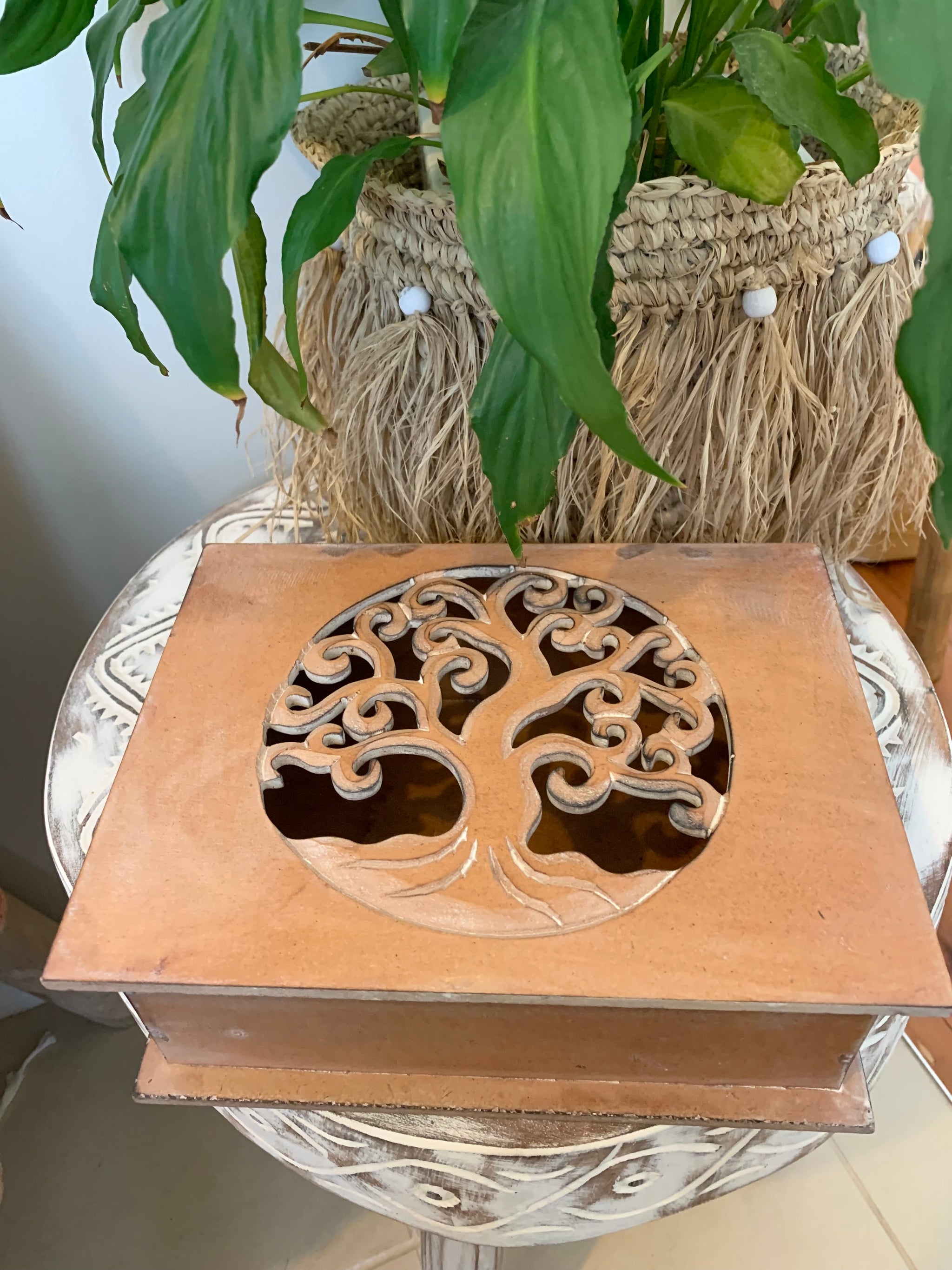 Carved tree of life brown box with hinged lid.  Jewellery / storage. Large. 24cm w