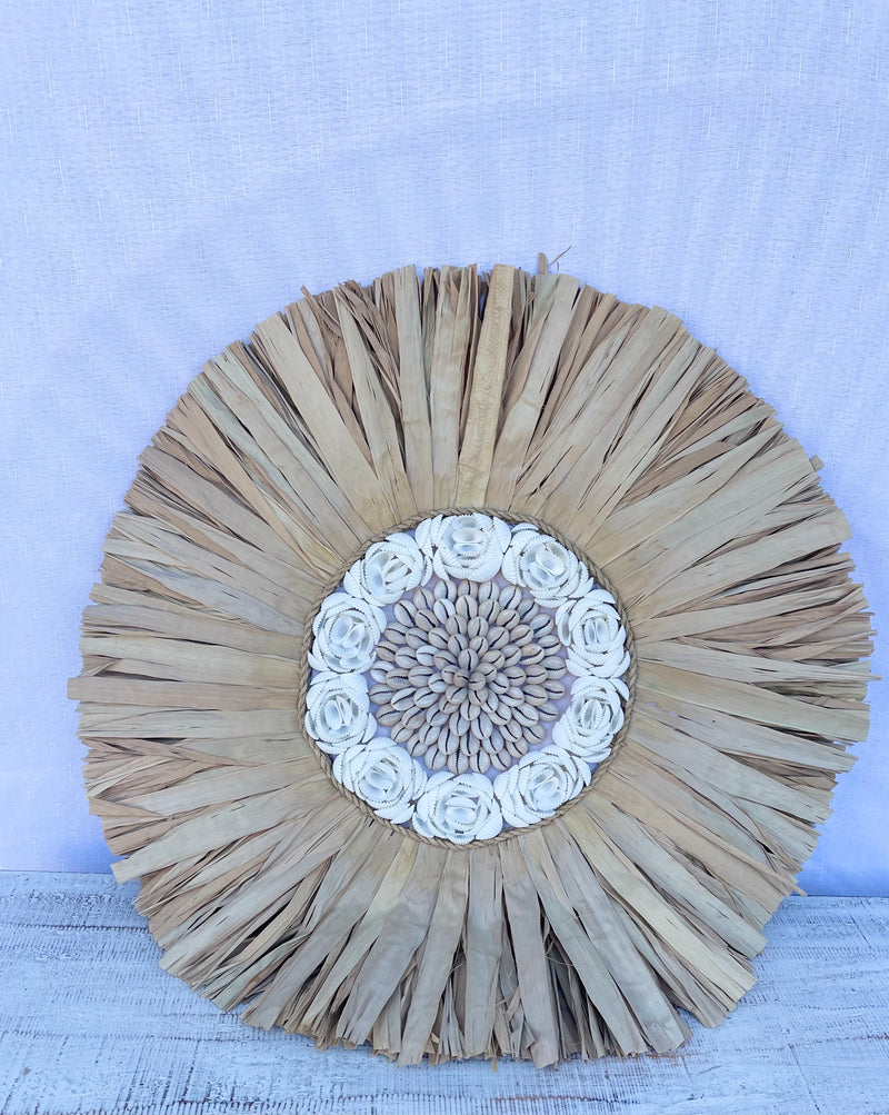 Raffia juju with natural and white shell centre 50cm M