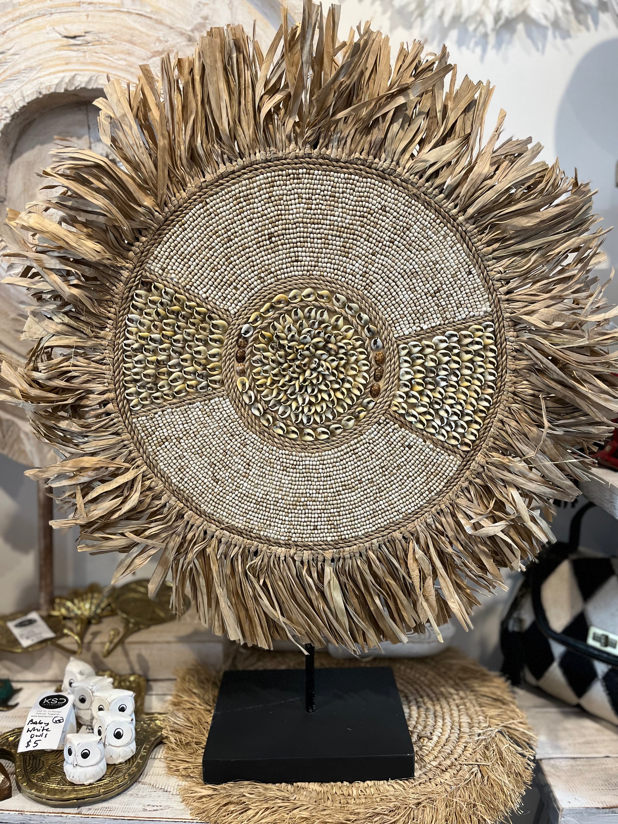 Raffia and shell decoration / juju on stand