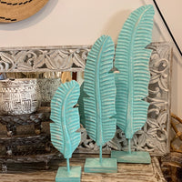 Set 3 turquoise timber leaf on stand decorations