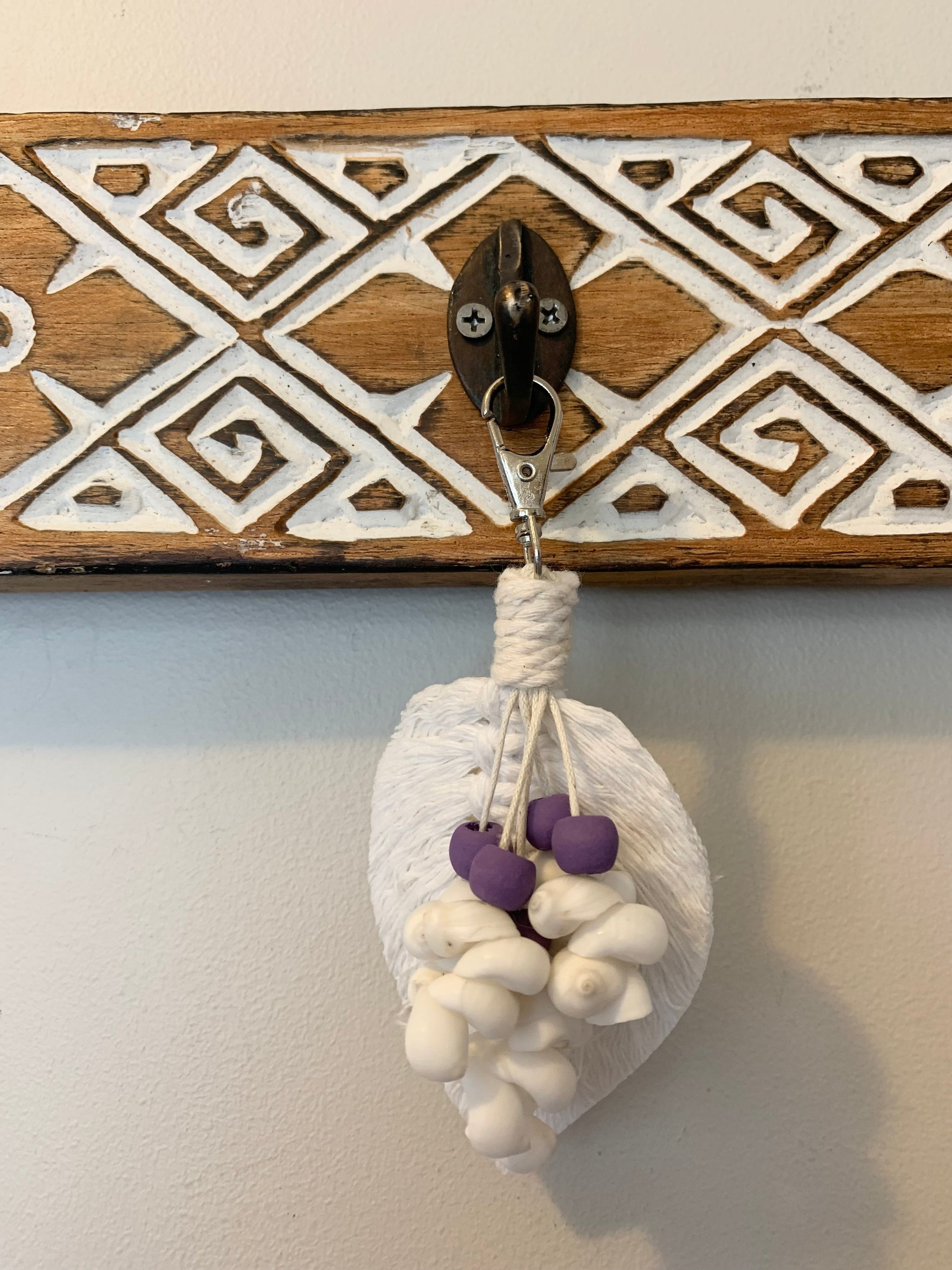 Macrame leaf, shell and purple bead keyring