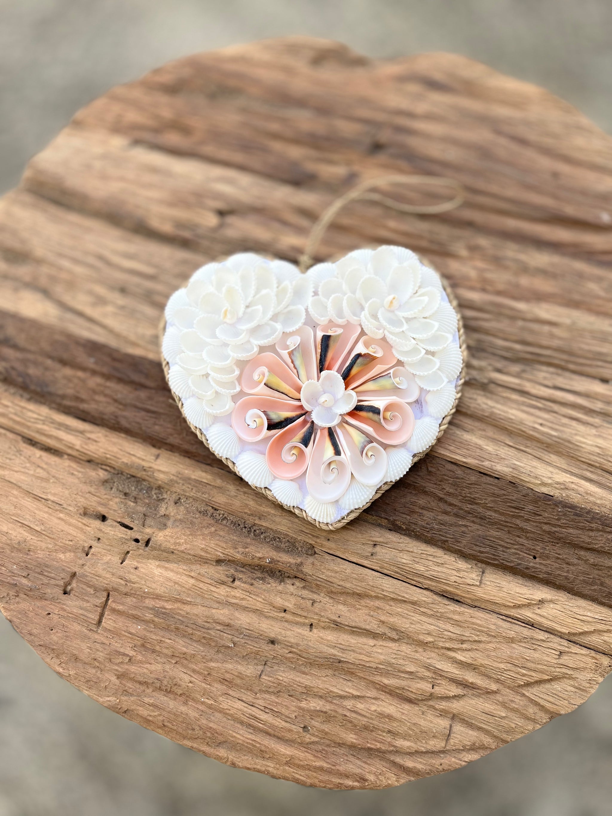 Shell heart with pink shells 13cm M