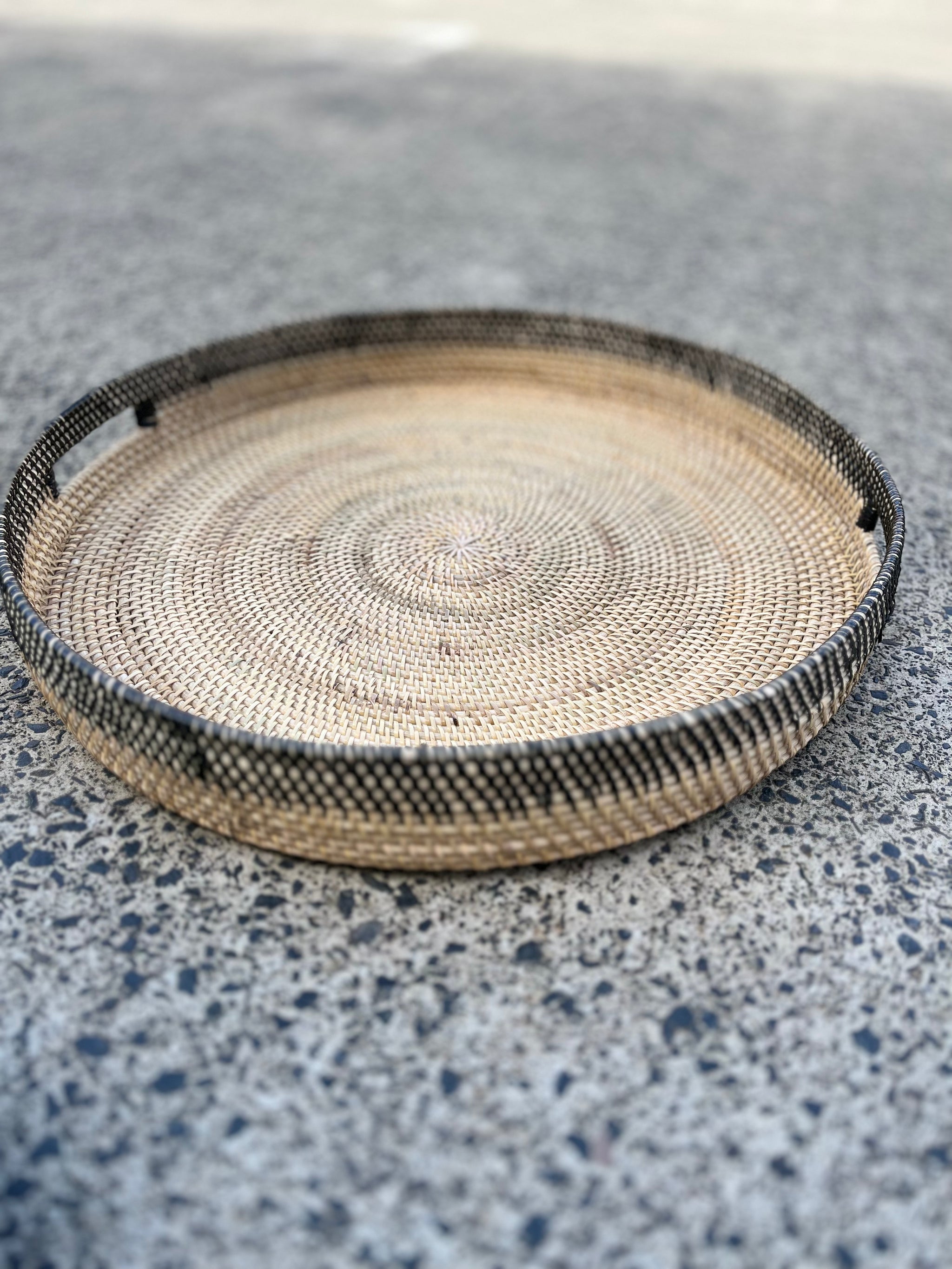 Round black / natural tray S