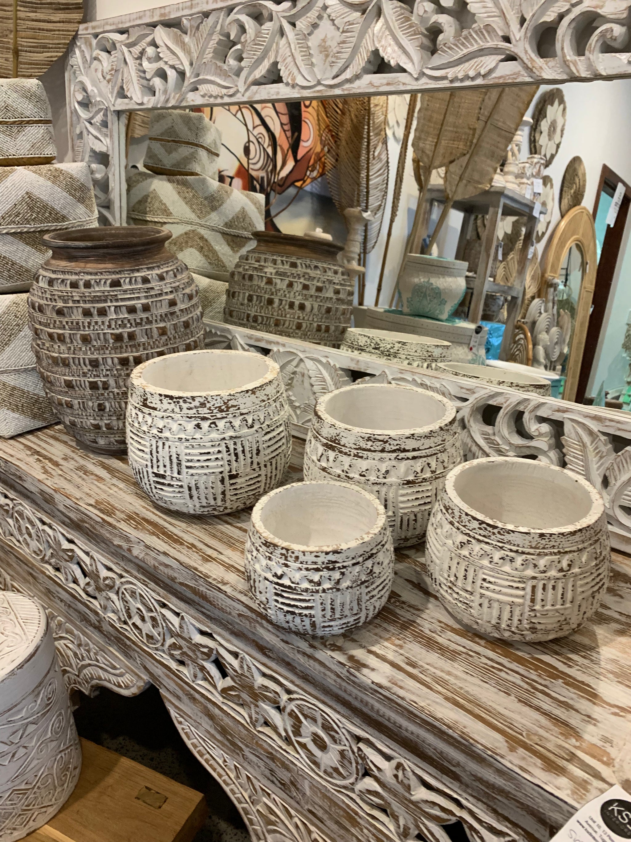 Set of 4 Rustic white decorative pots