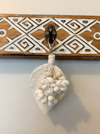 Macrame leaf, shell and natural bead keyring