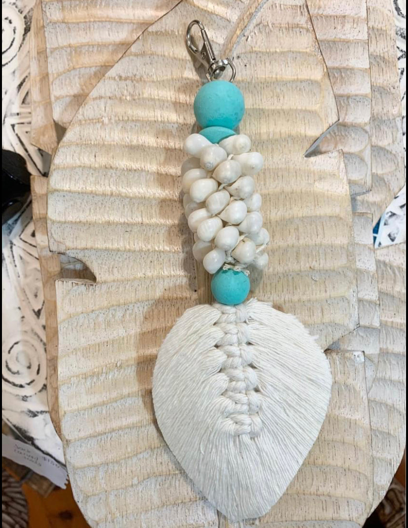 Macrame leaf, shell and blue bead keyring