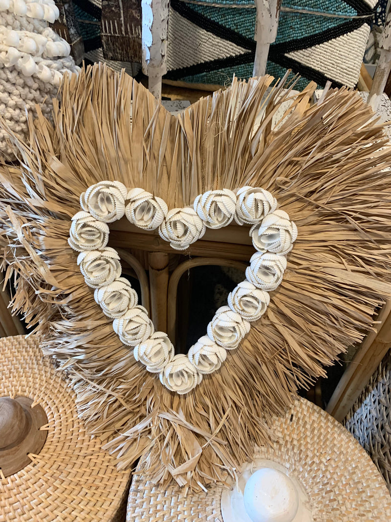 Raffia and shell heart L