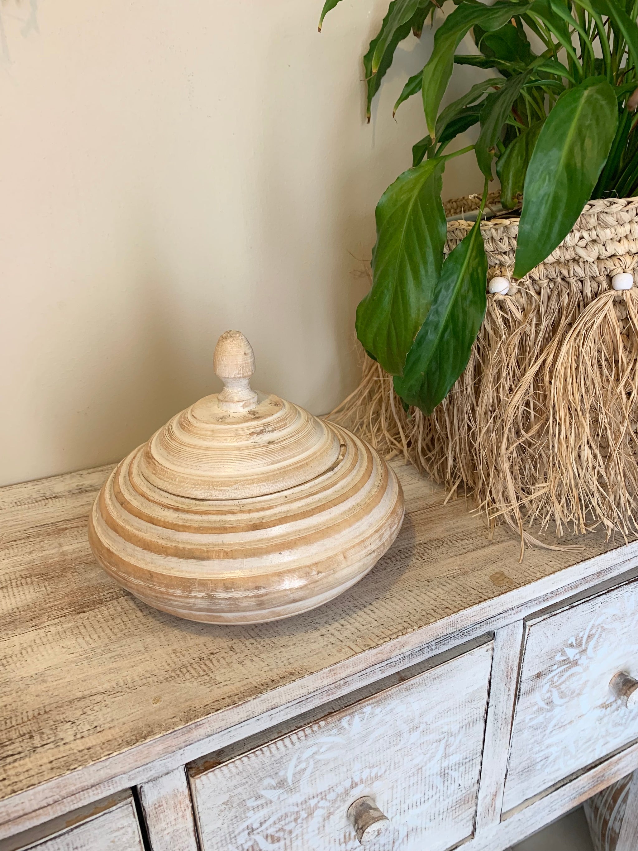 Small container with lid. White wash