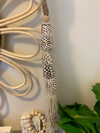 Spotty shell hanging / tassel