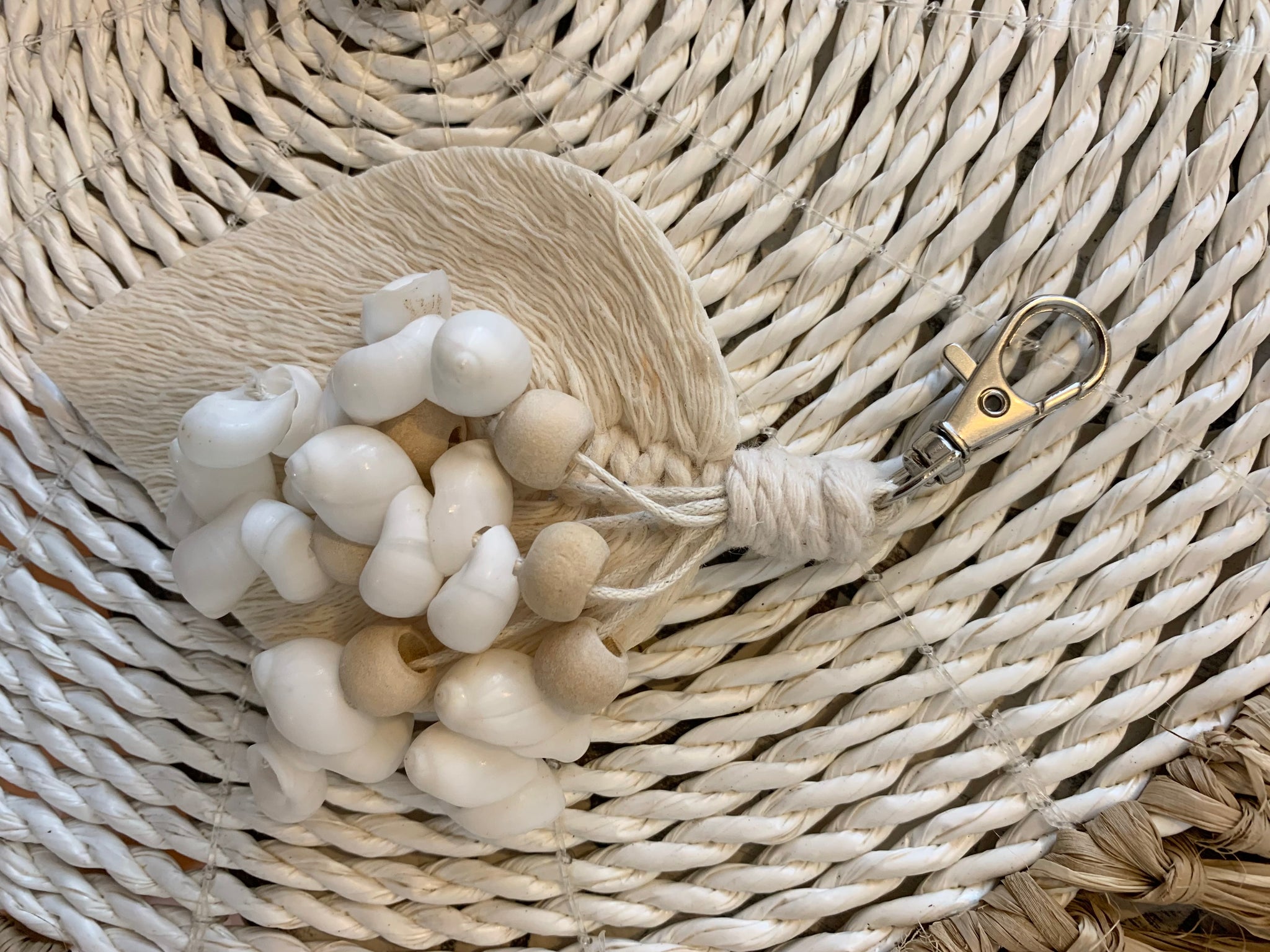 Macrame leaf, shell and natural bead keyring