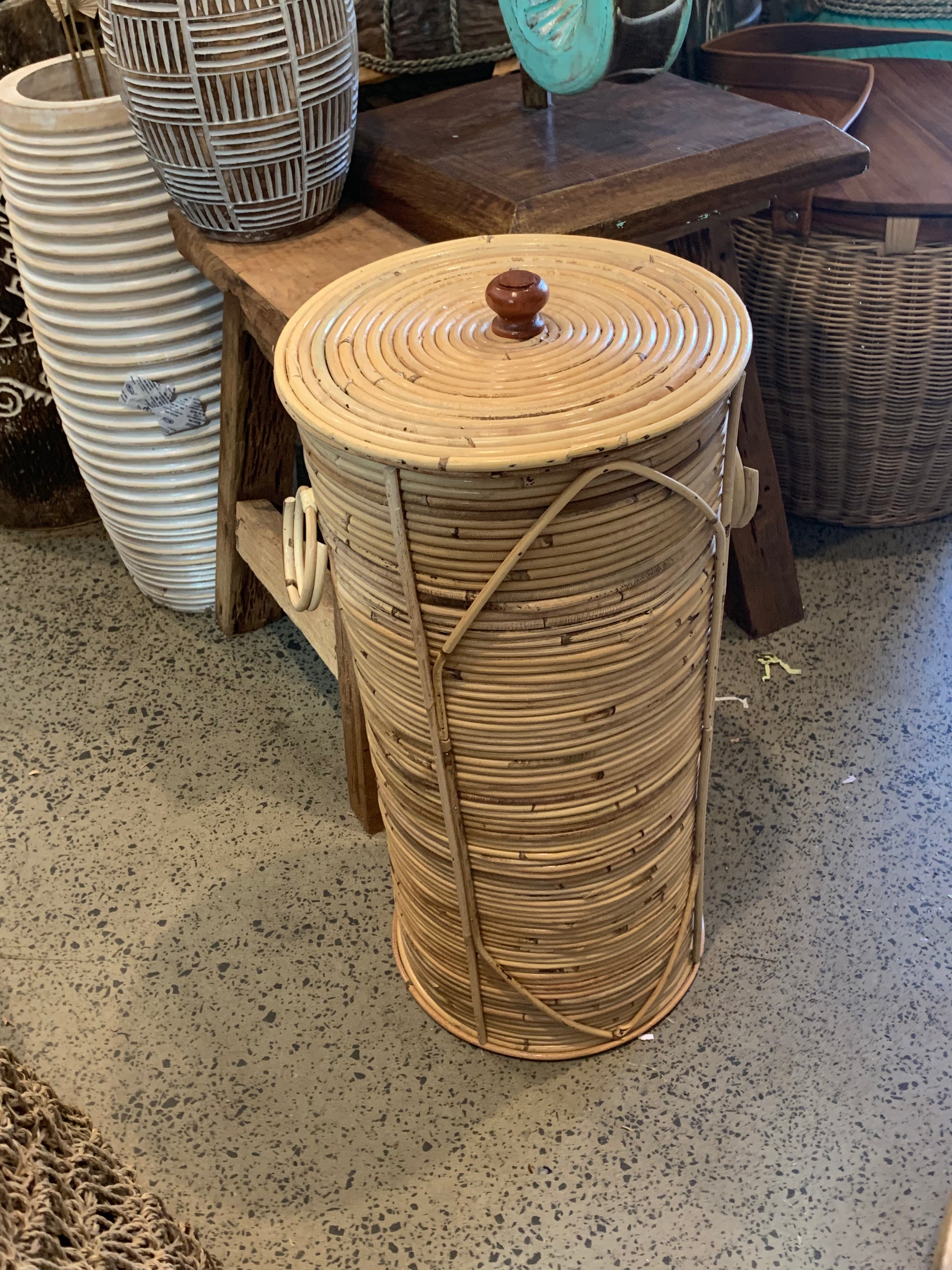 Rattan basket / toilet paper holder