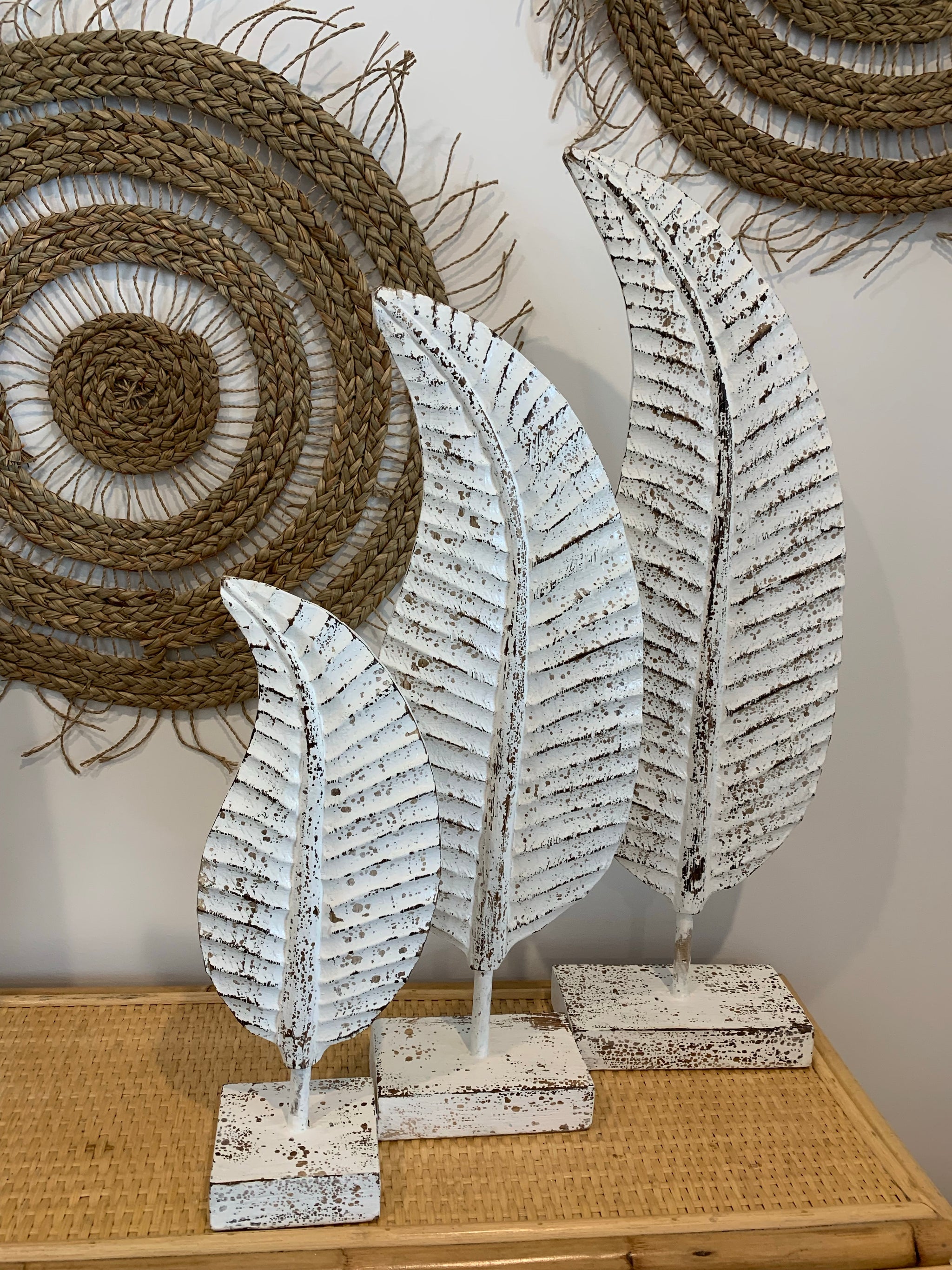 Set 3 rustic white timber leaf on stand decorations