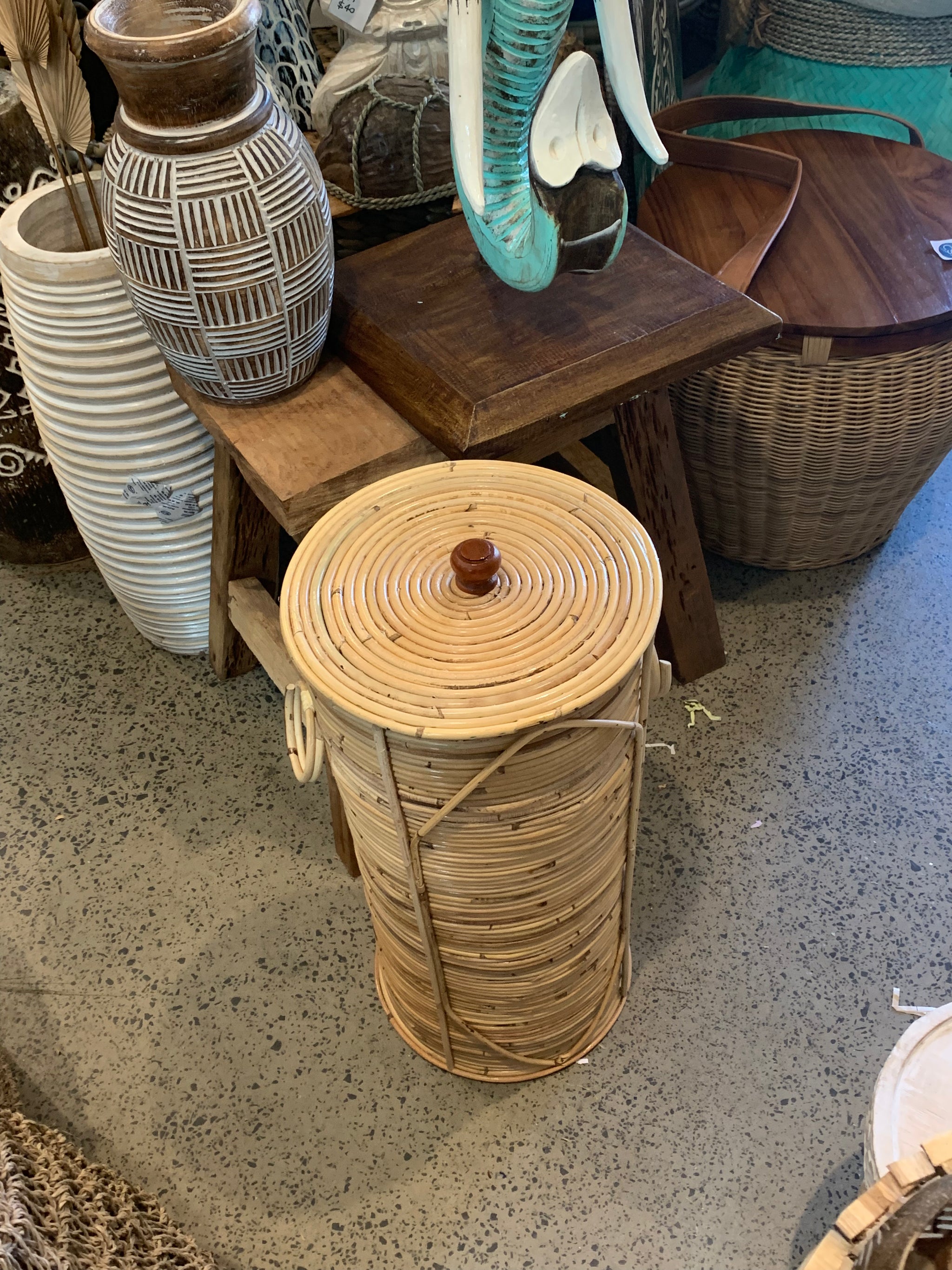 Rattan basket / toilet paper holder