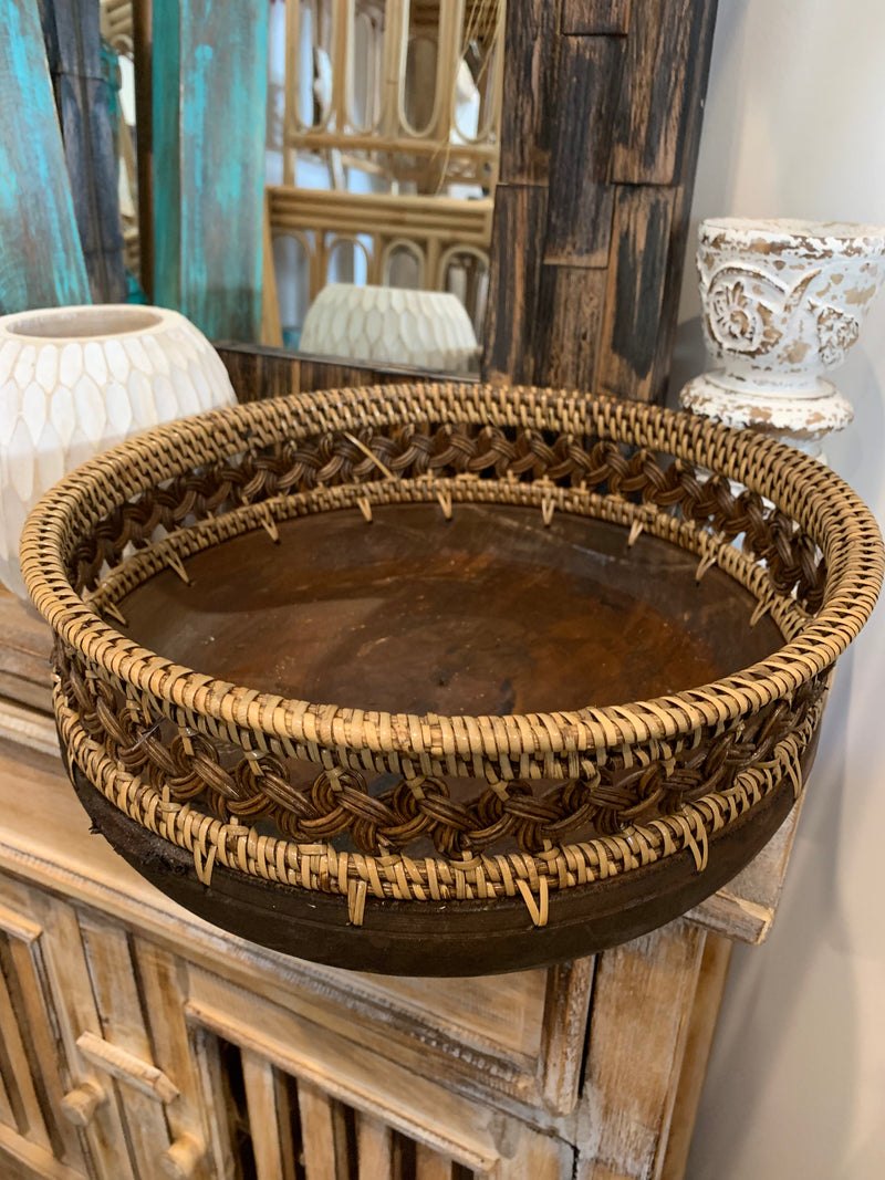 Brown bowl with decorative trim M