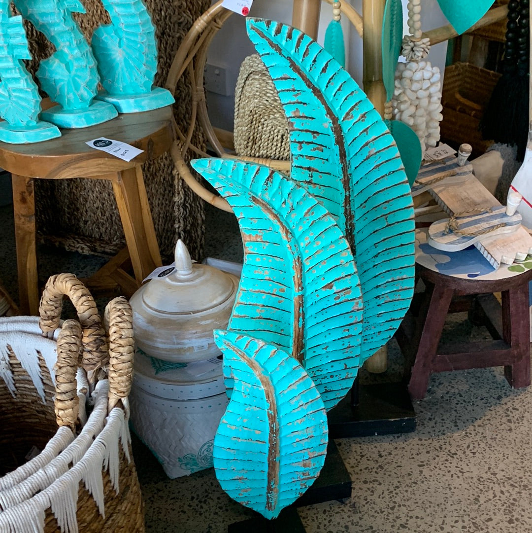 Set 3 rustic turquoise timber leaf on stand decorations