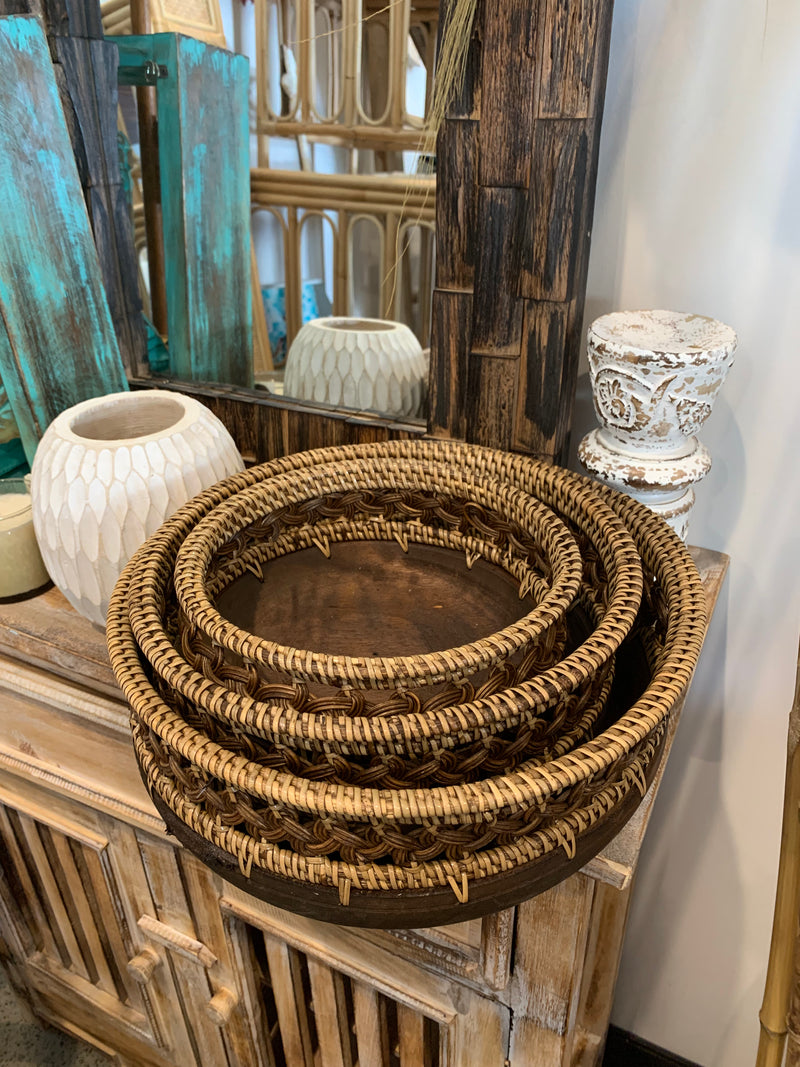 Set 3 brown bowls with decorative trim