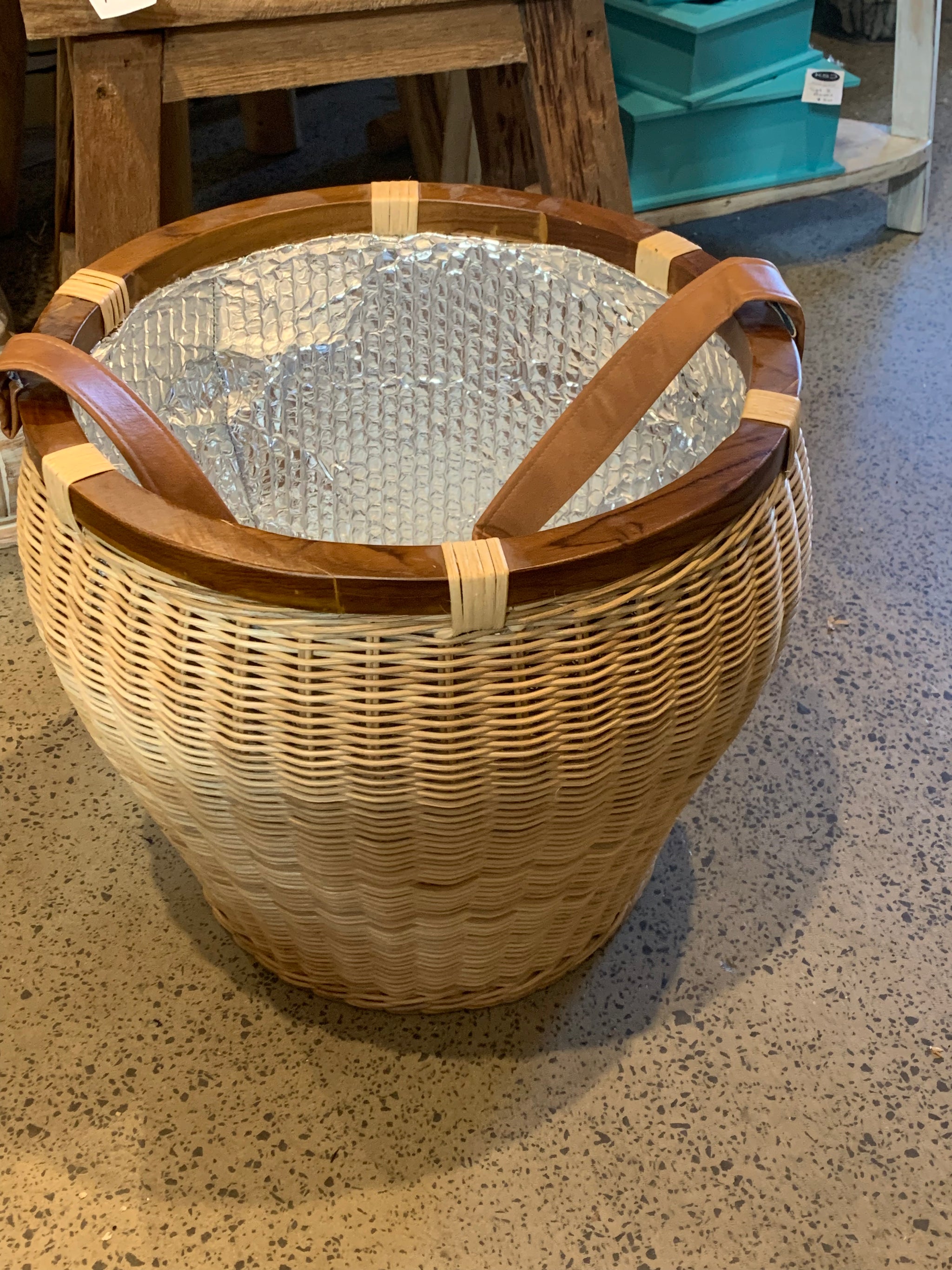 Insulated hamper / picnic basket. Usually $100